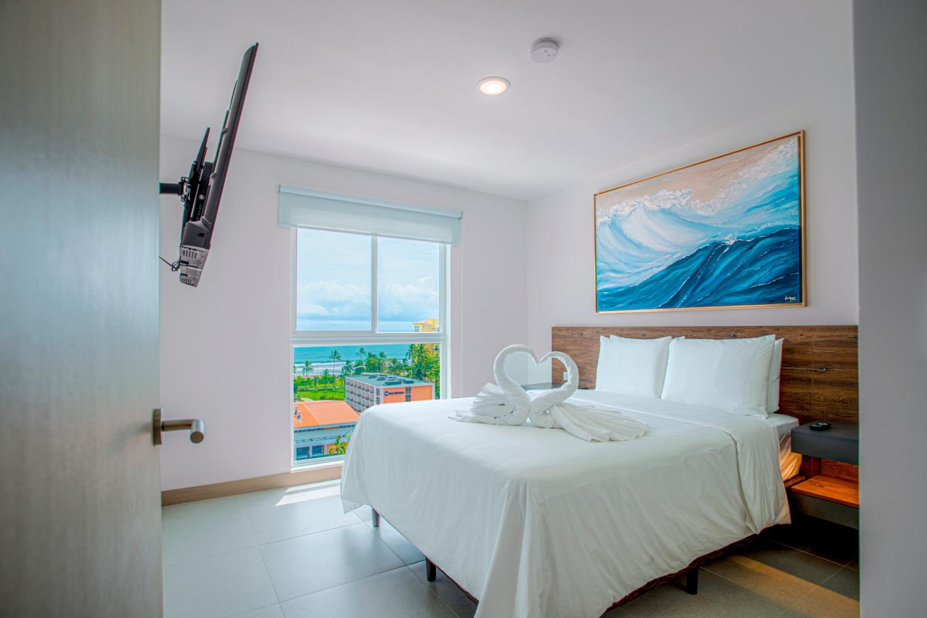 Casago 1101A, BRAND NEW RENTAL Seaside Serenity! Stunning Condo with Coastal Vibes
