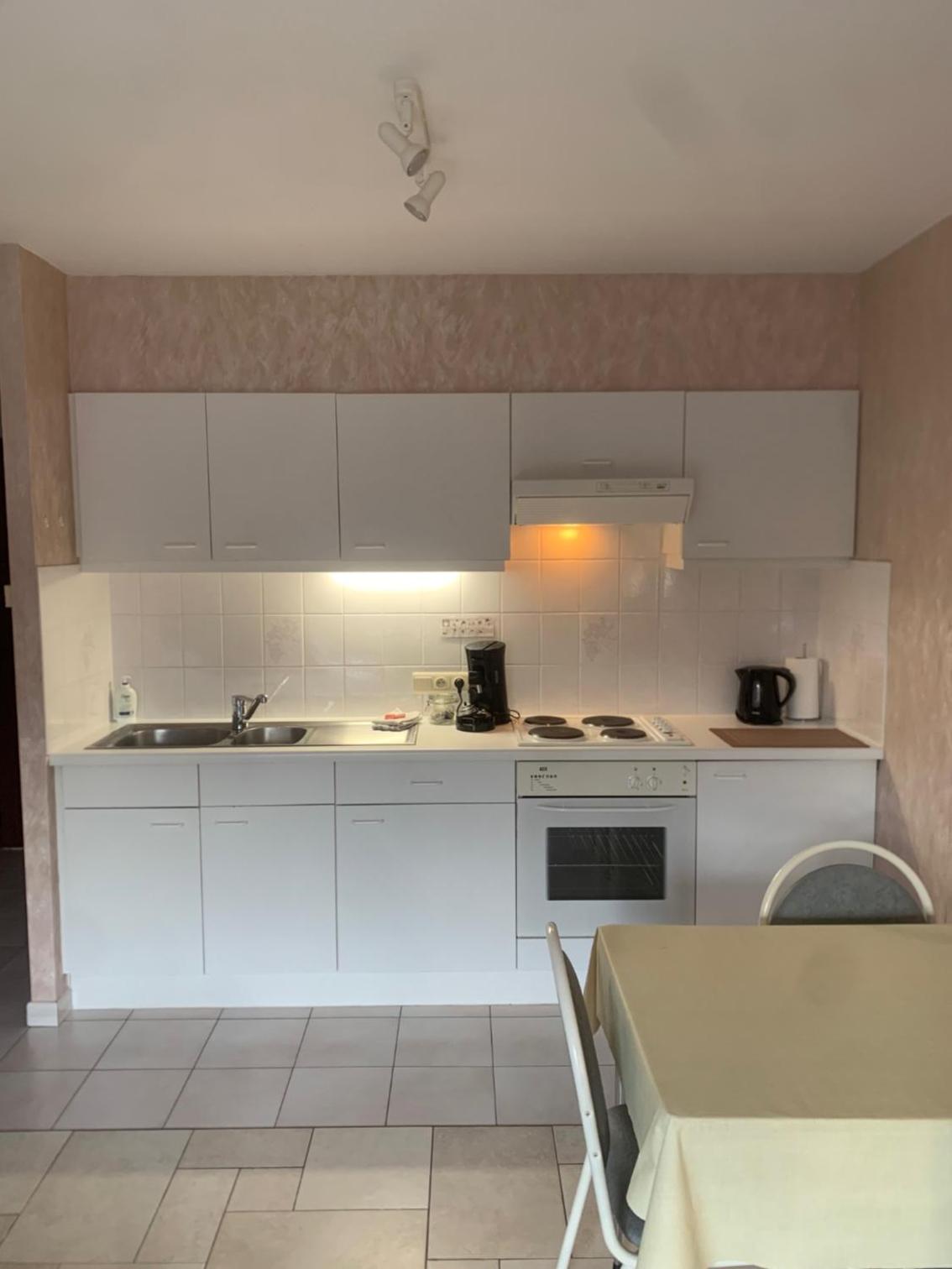 Studio White Chateau met parking en zonnig balkon
