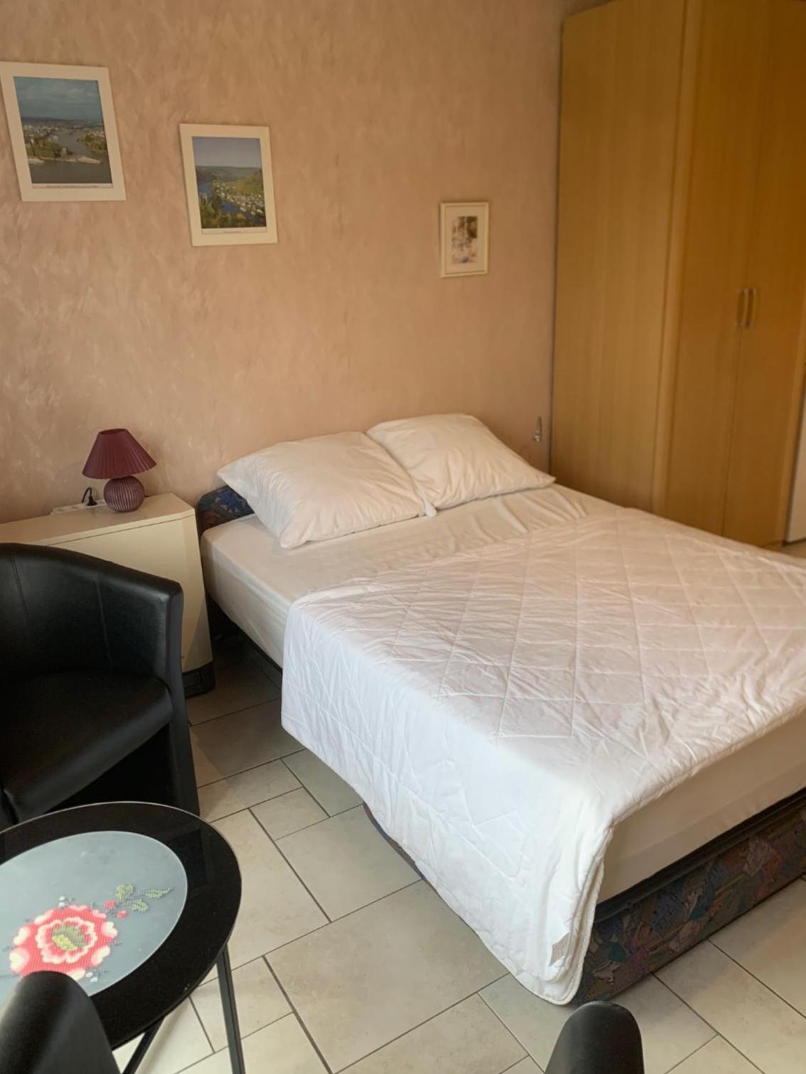 Studio White Chateau met parking en zonnig balkon