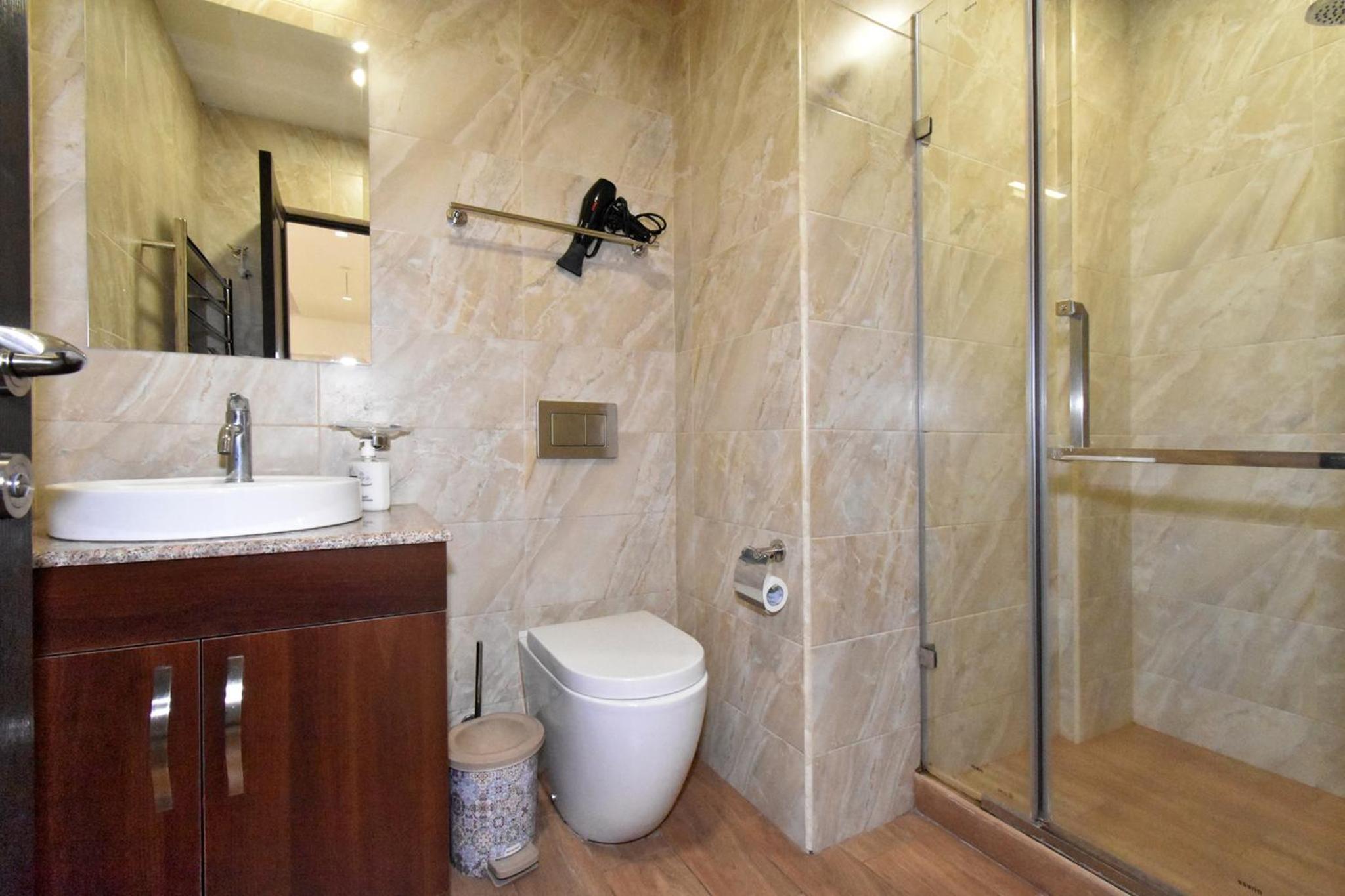 2 room apartment inthe center 93 aprt