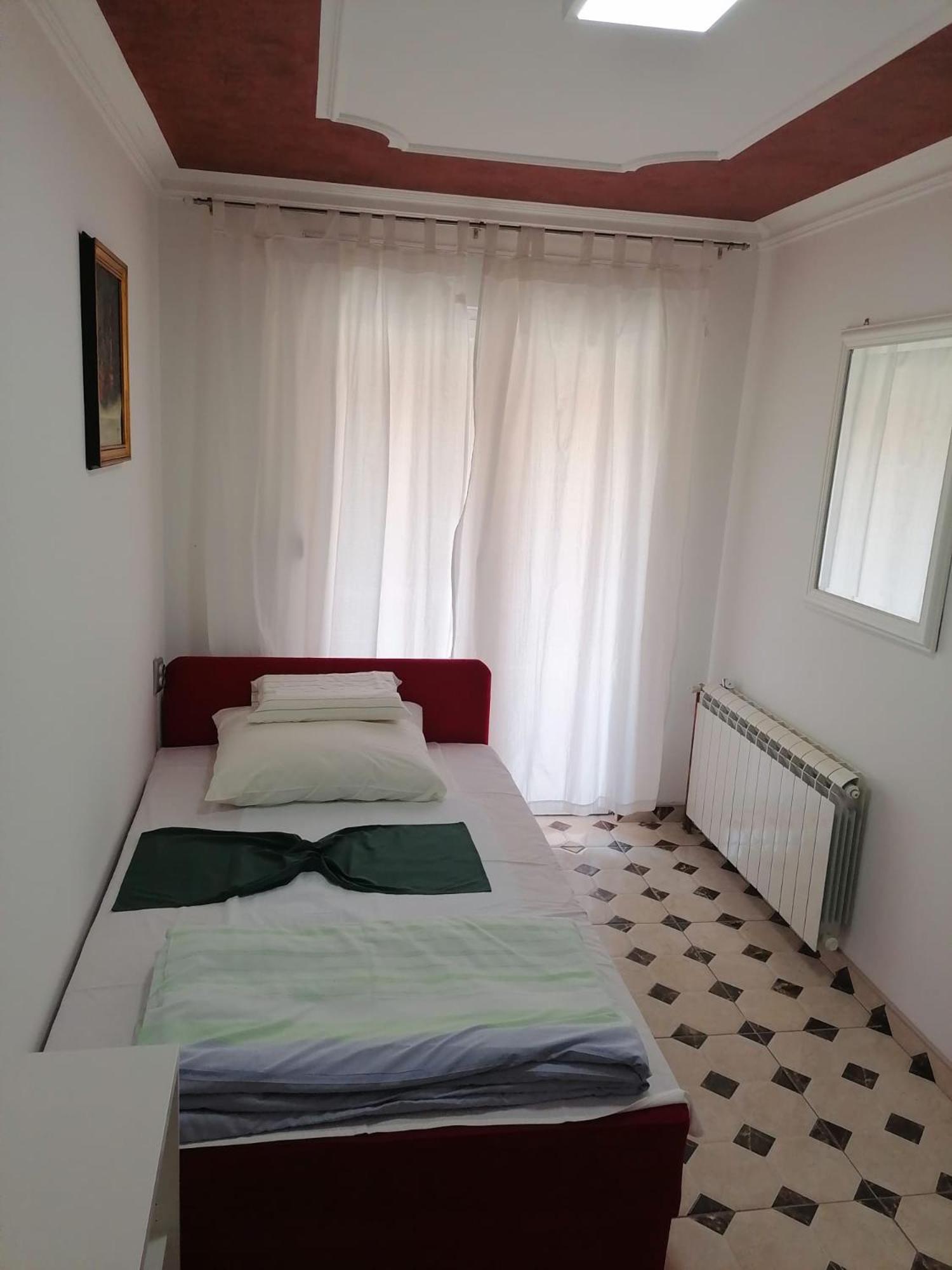 Lana Rooms