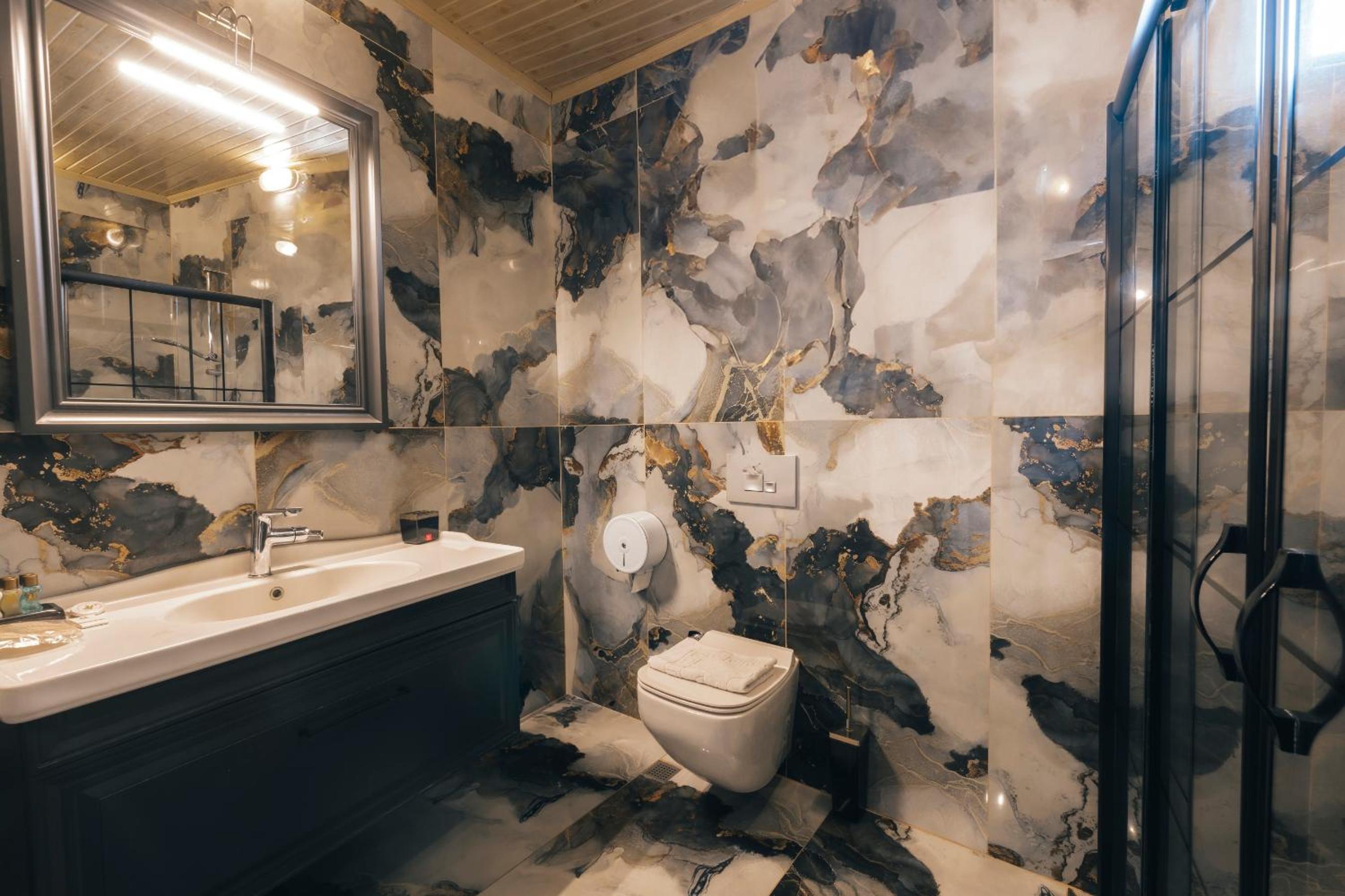 Kayatas Cave Suites - Image 192