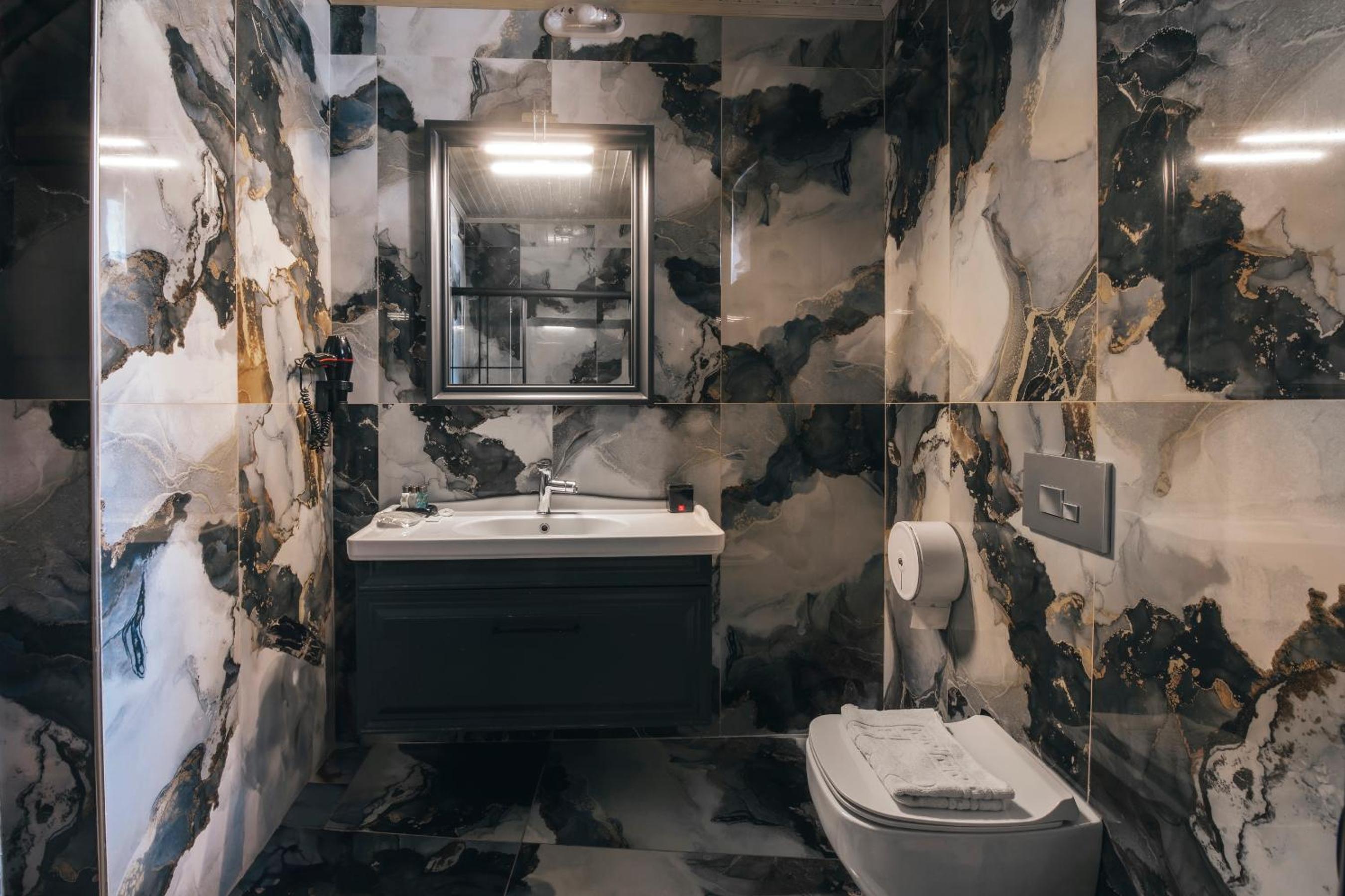 Kayatas Cave Suites - Image 193