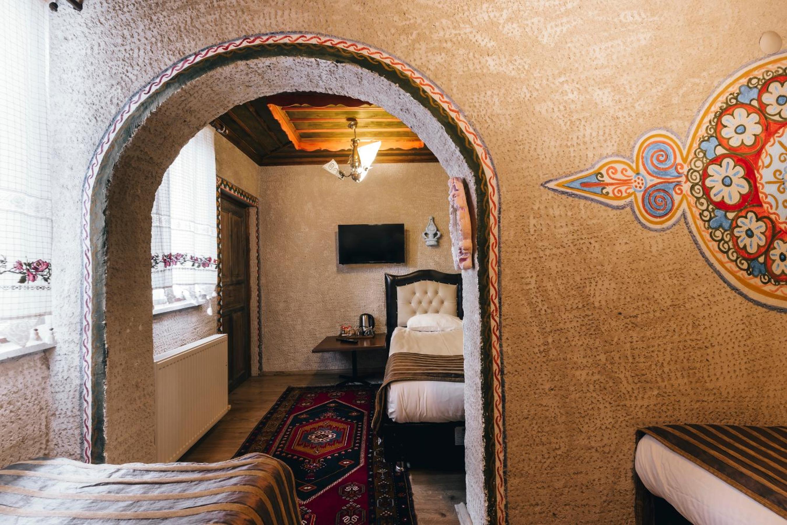 Kayatas Cave Suites - Image 42