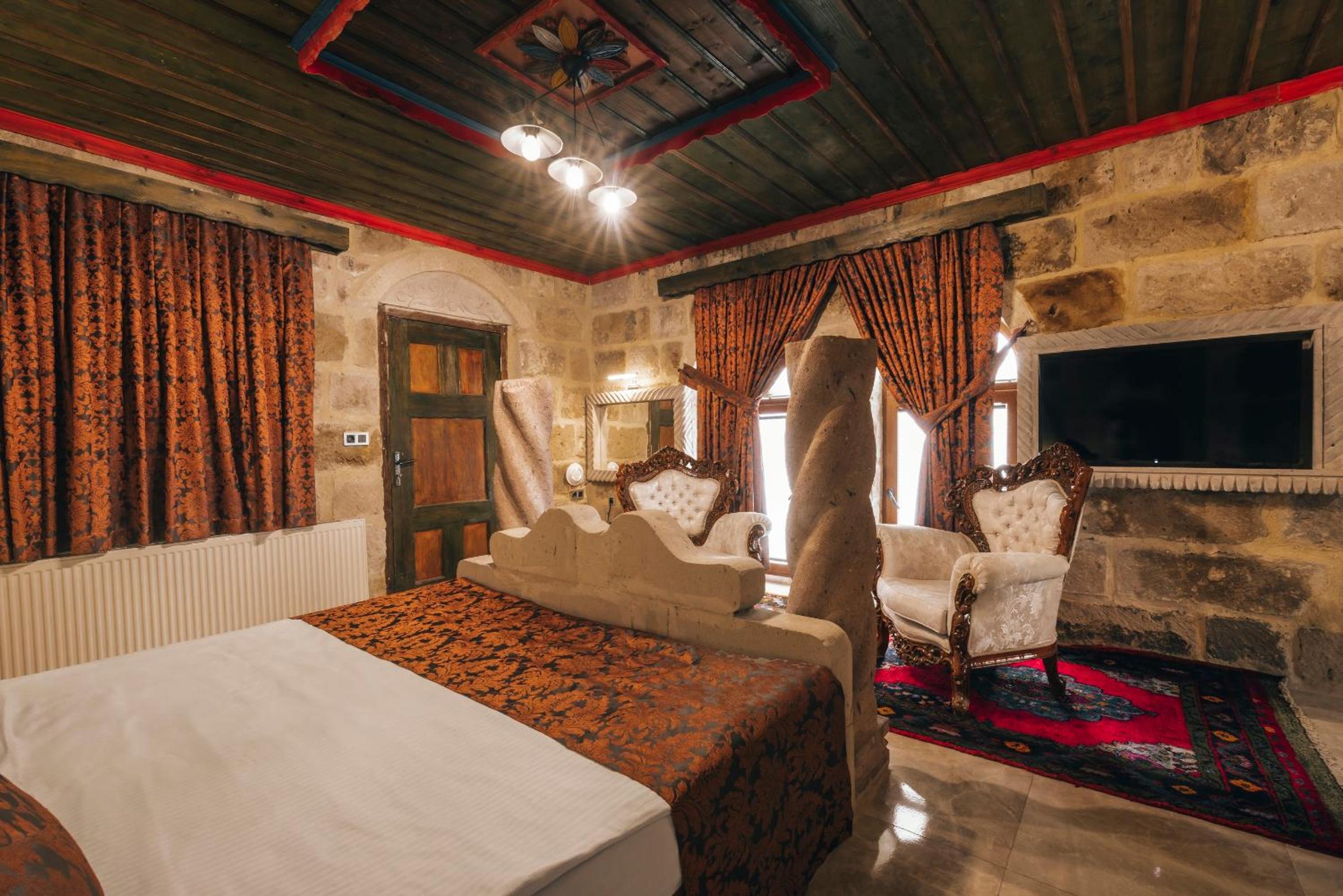 Kayatas Cave Suites - Image 77