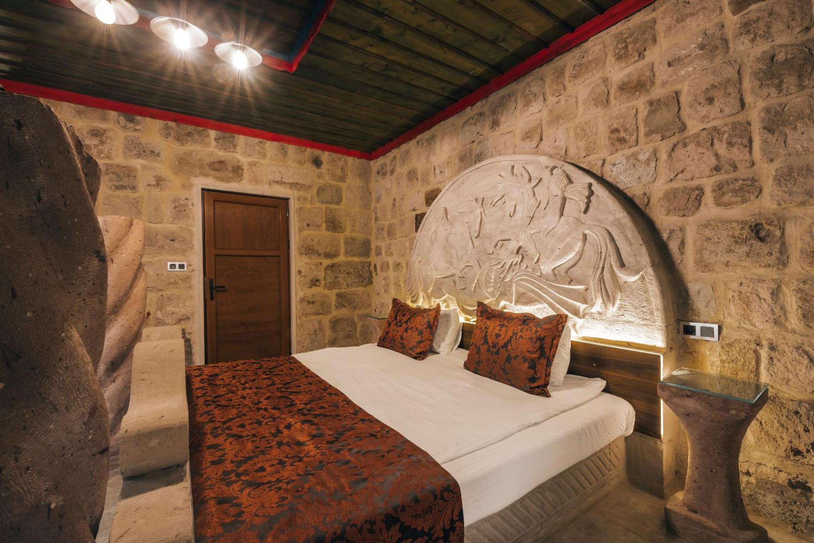 Kayatas Cave Suites - Image 78