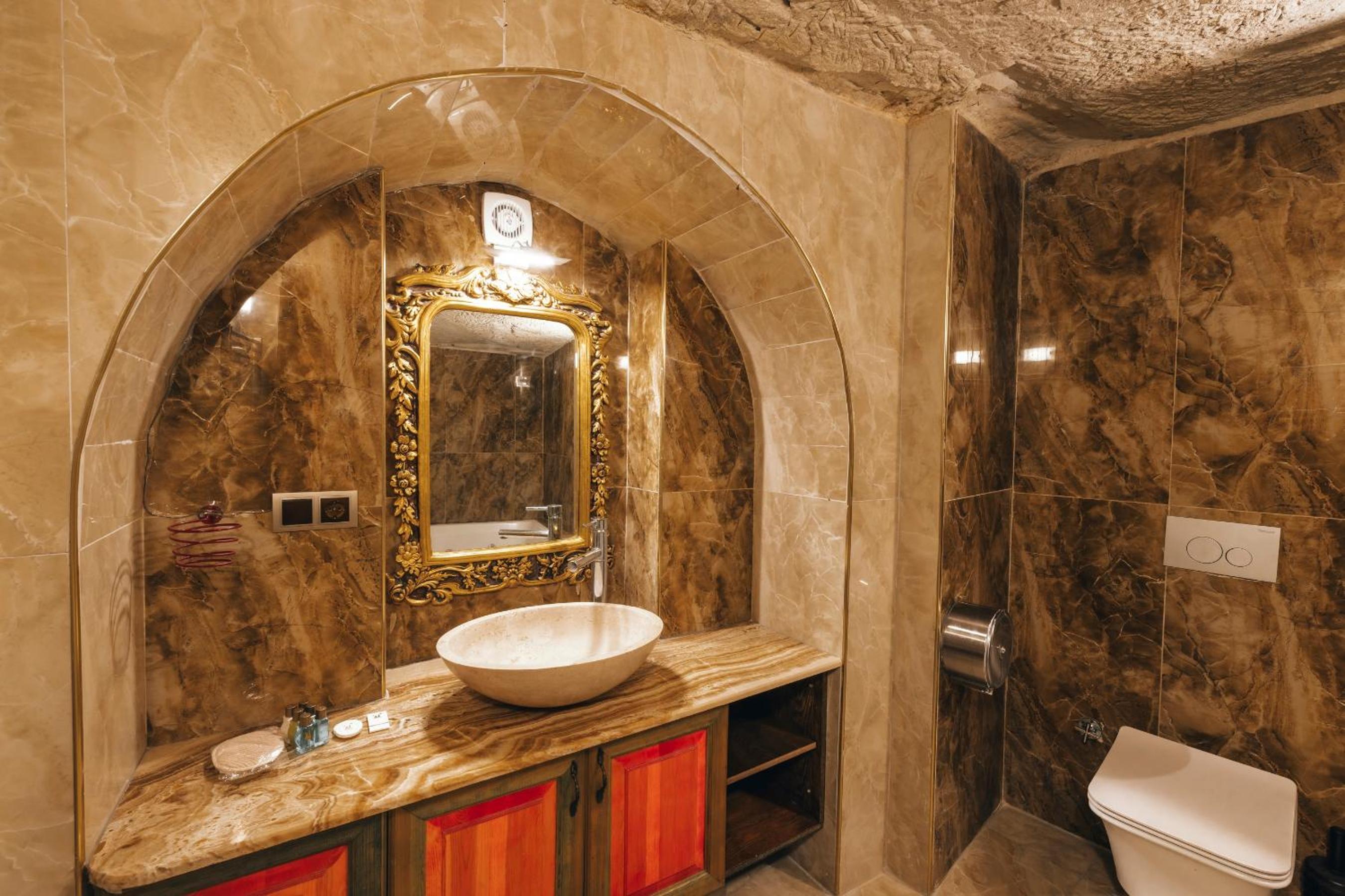 Kayatas Cave Suites - Image 79