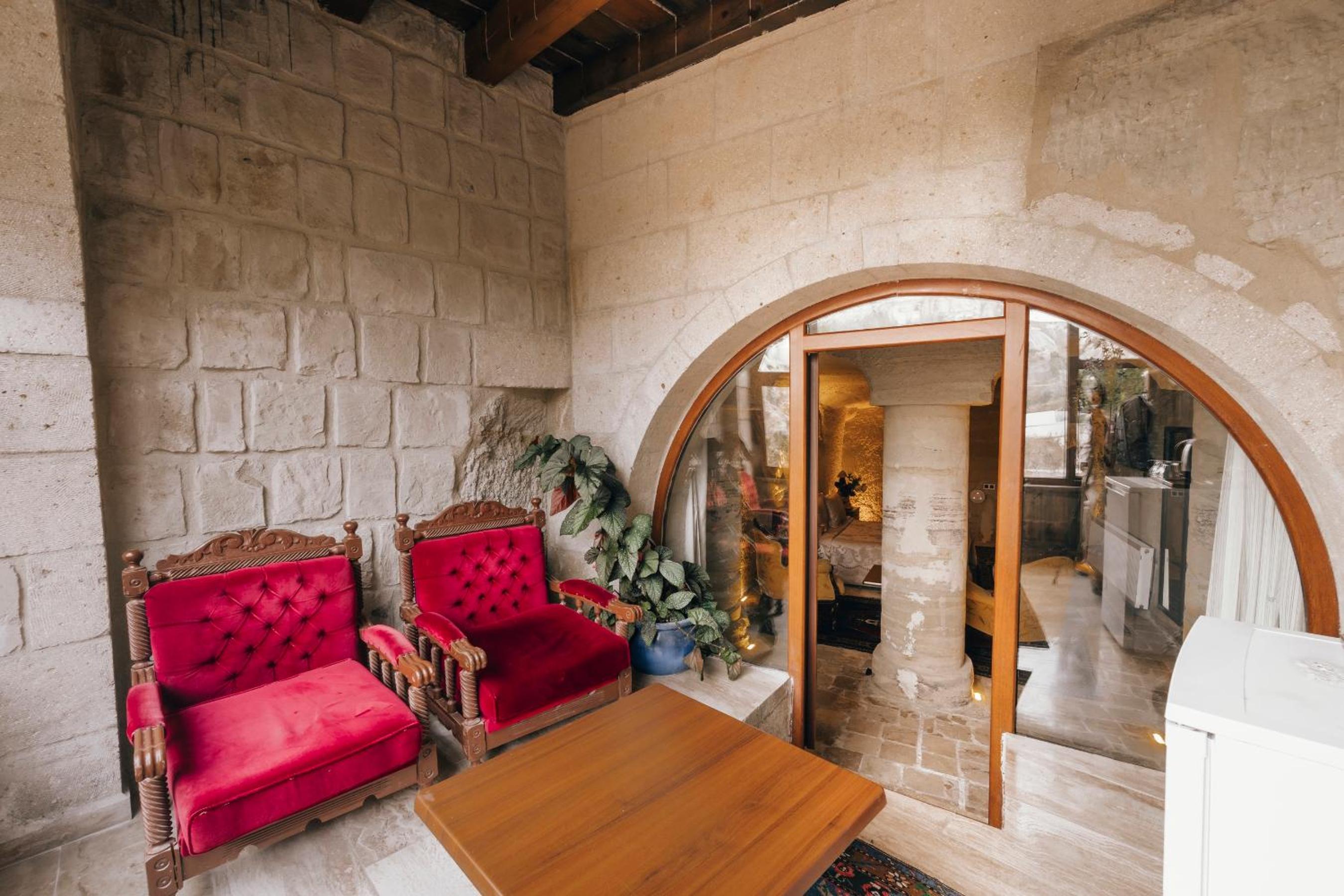 Kayatas Cave Suites - Image 81