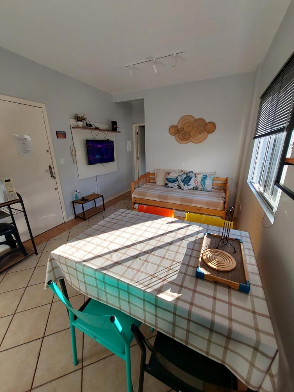Excelente Apartamento a 1 quadra e meia do mar