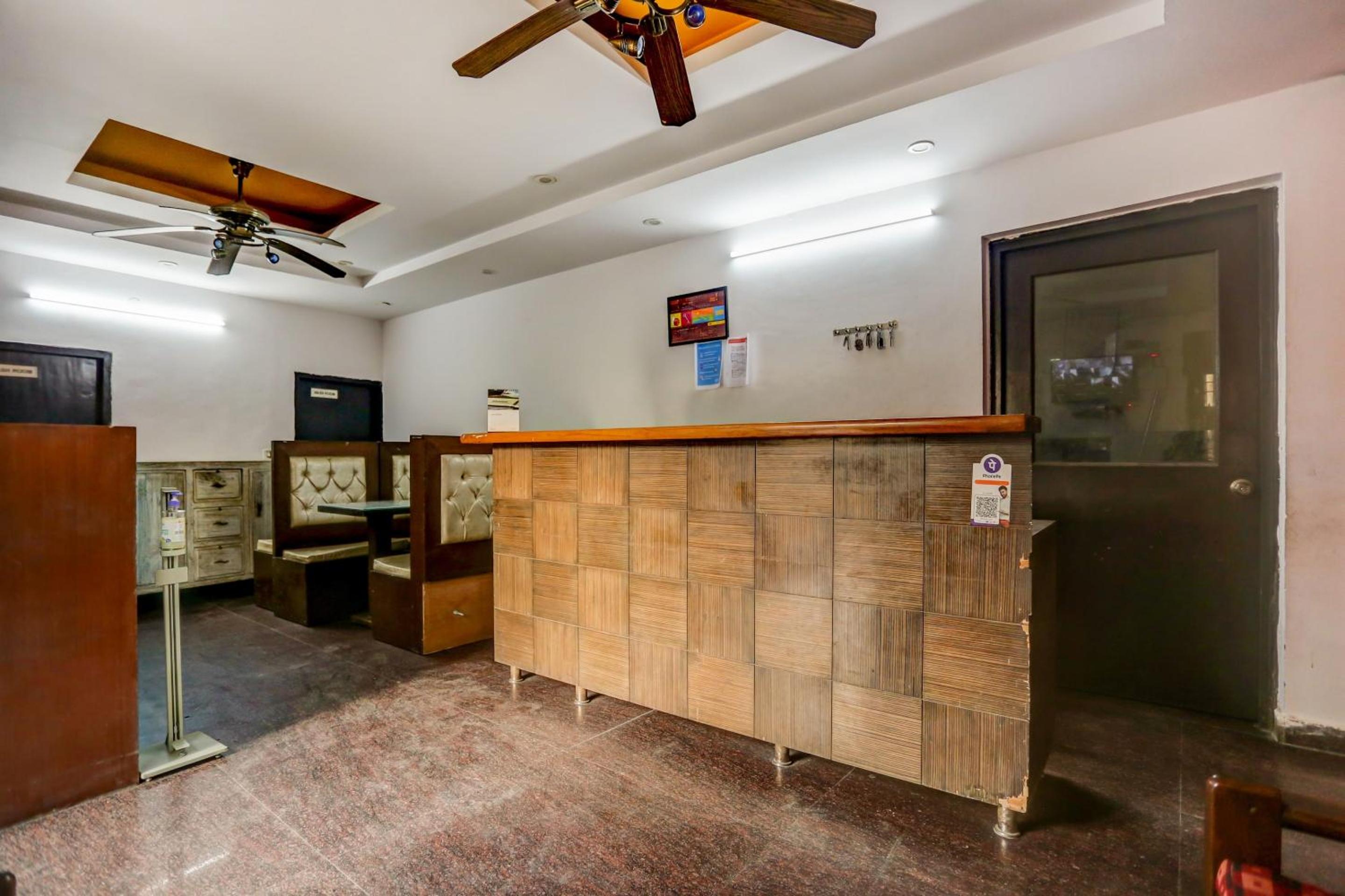 Lobby & Reception