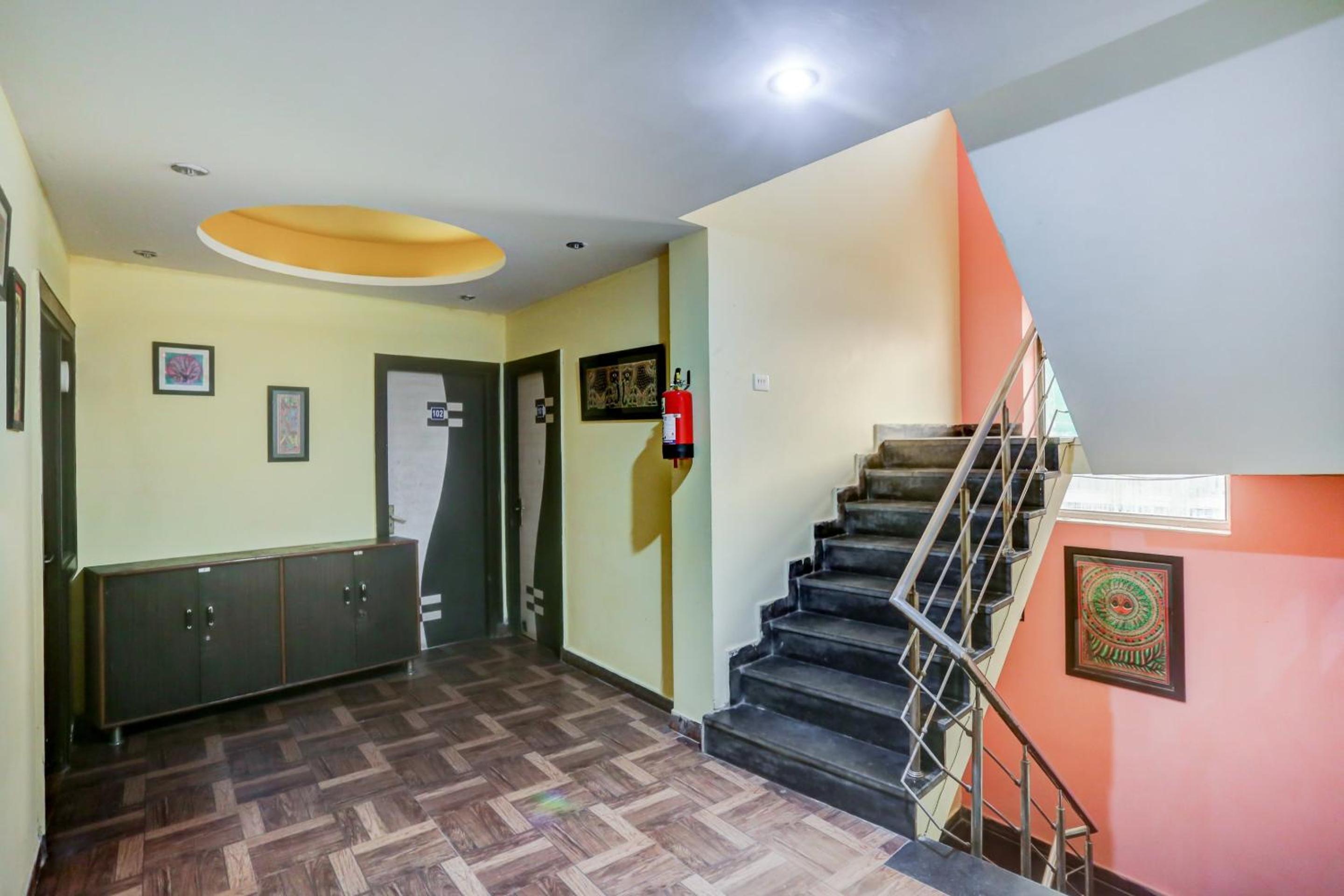 Lobby & Reception