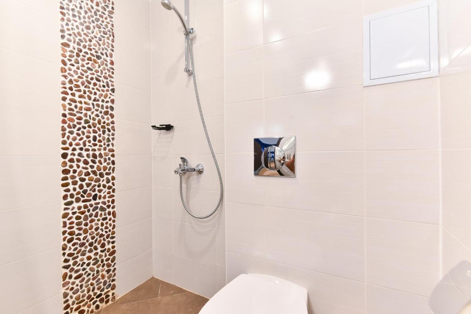 Lyana's One Bedroom apartment