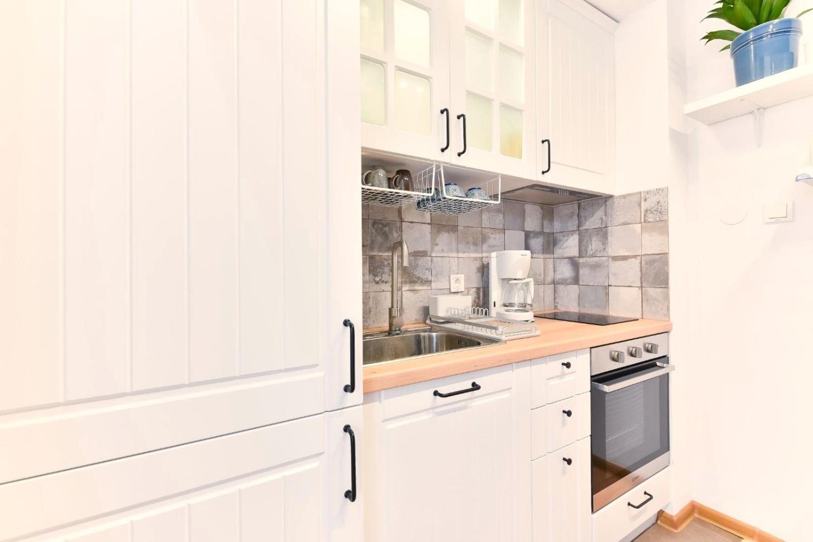 Lyana's One Bedroom apartment