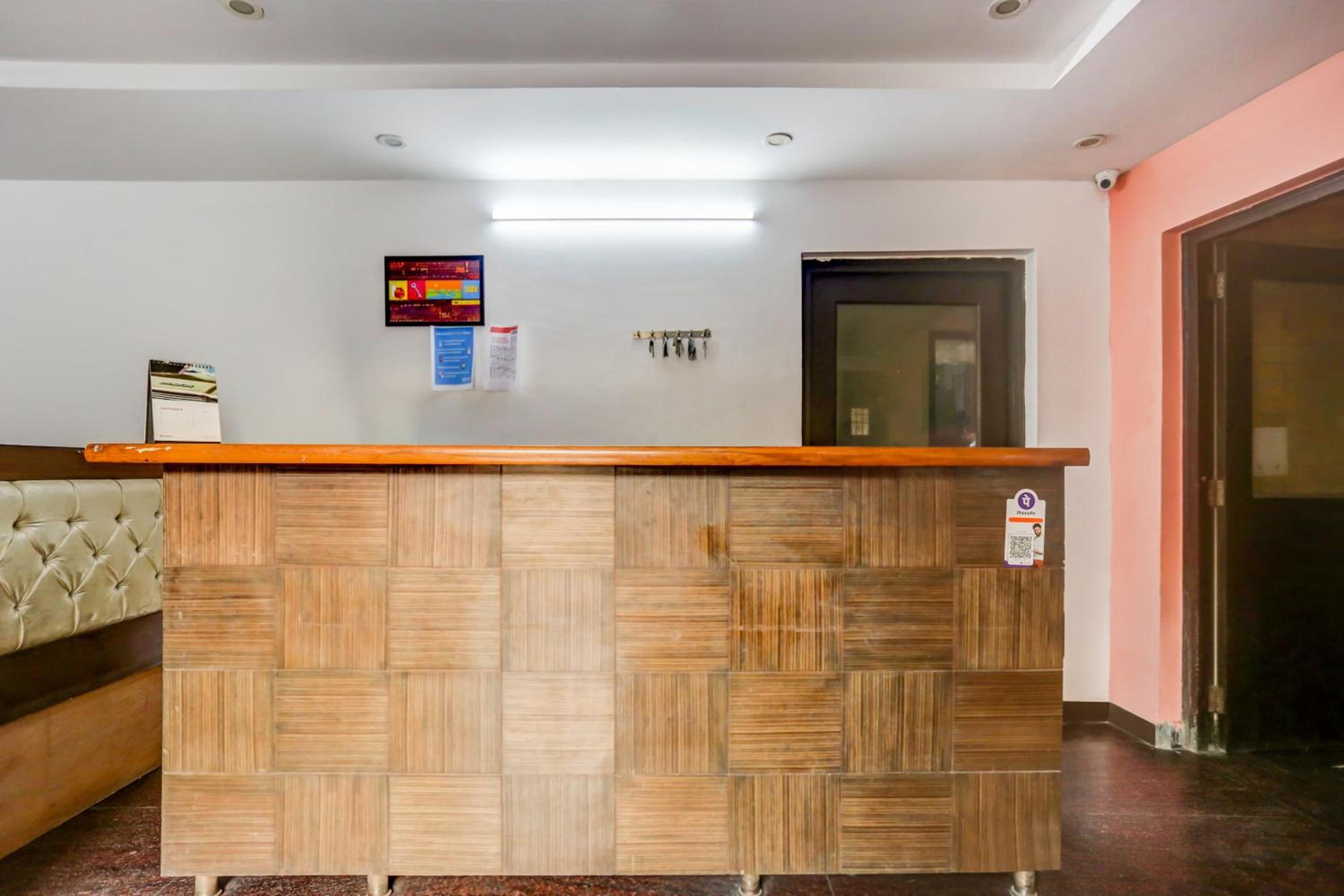 Lobby & Reception