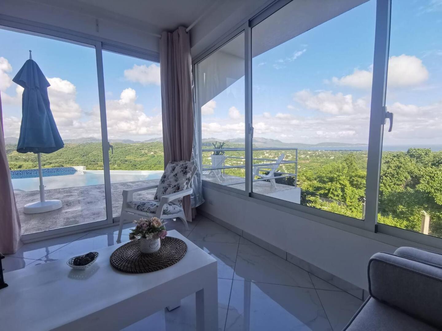 Très beau Studio cosy piscine vue mer et montagne view 4