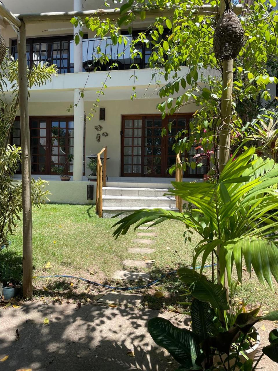 Casa aconchegante em condomínio arborizado