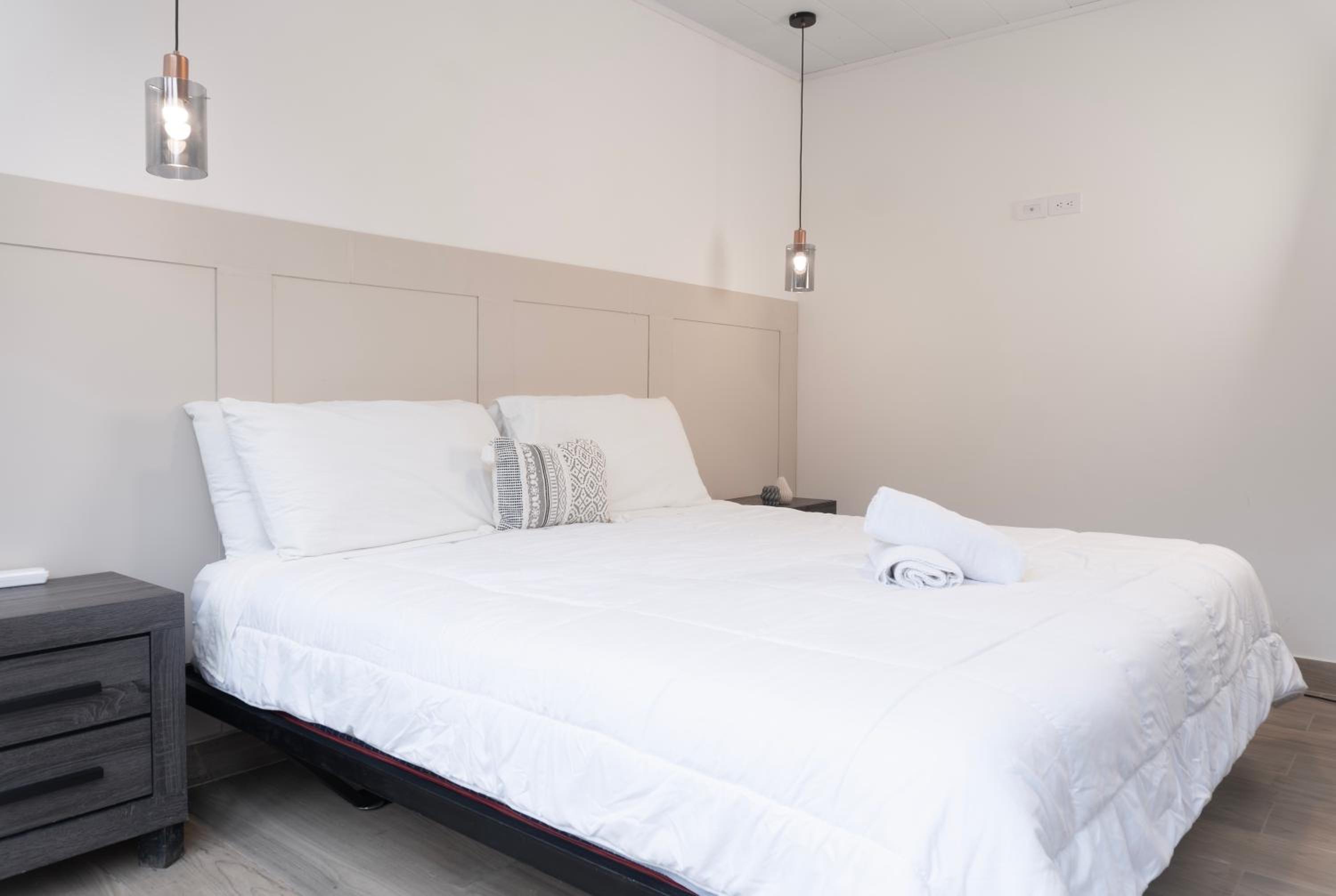 Apto Cristal Nivel #1, Modern Monteverde home in harmony with nature!