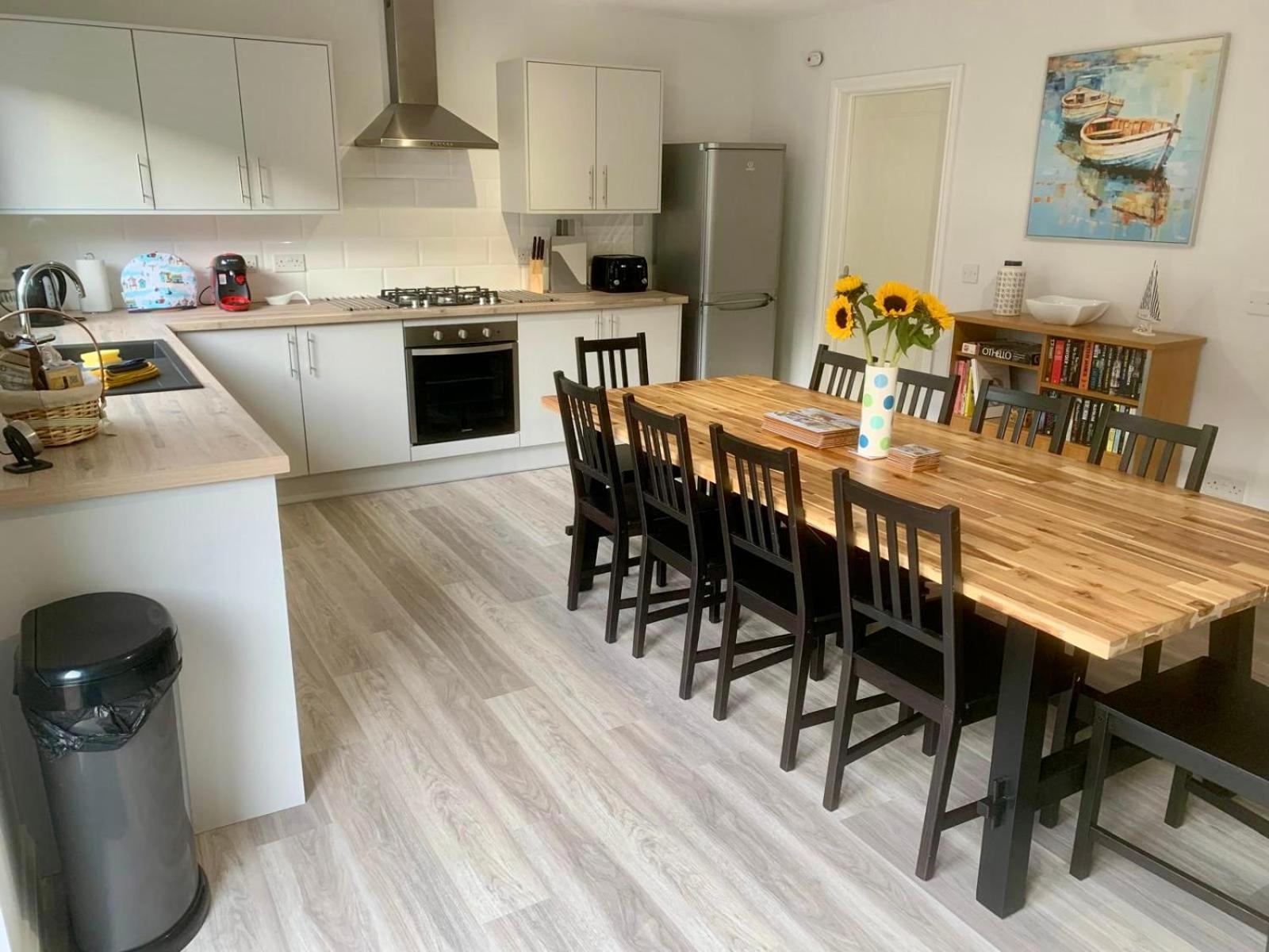 Modern Coastal Retreat, 5-Bedroom, 4-Bathroom Home, with Parking in Portsoy view 3