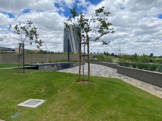 2 Bed Luxury Apartment, Ellipse, Waterfall view 2