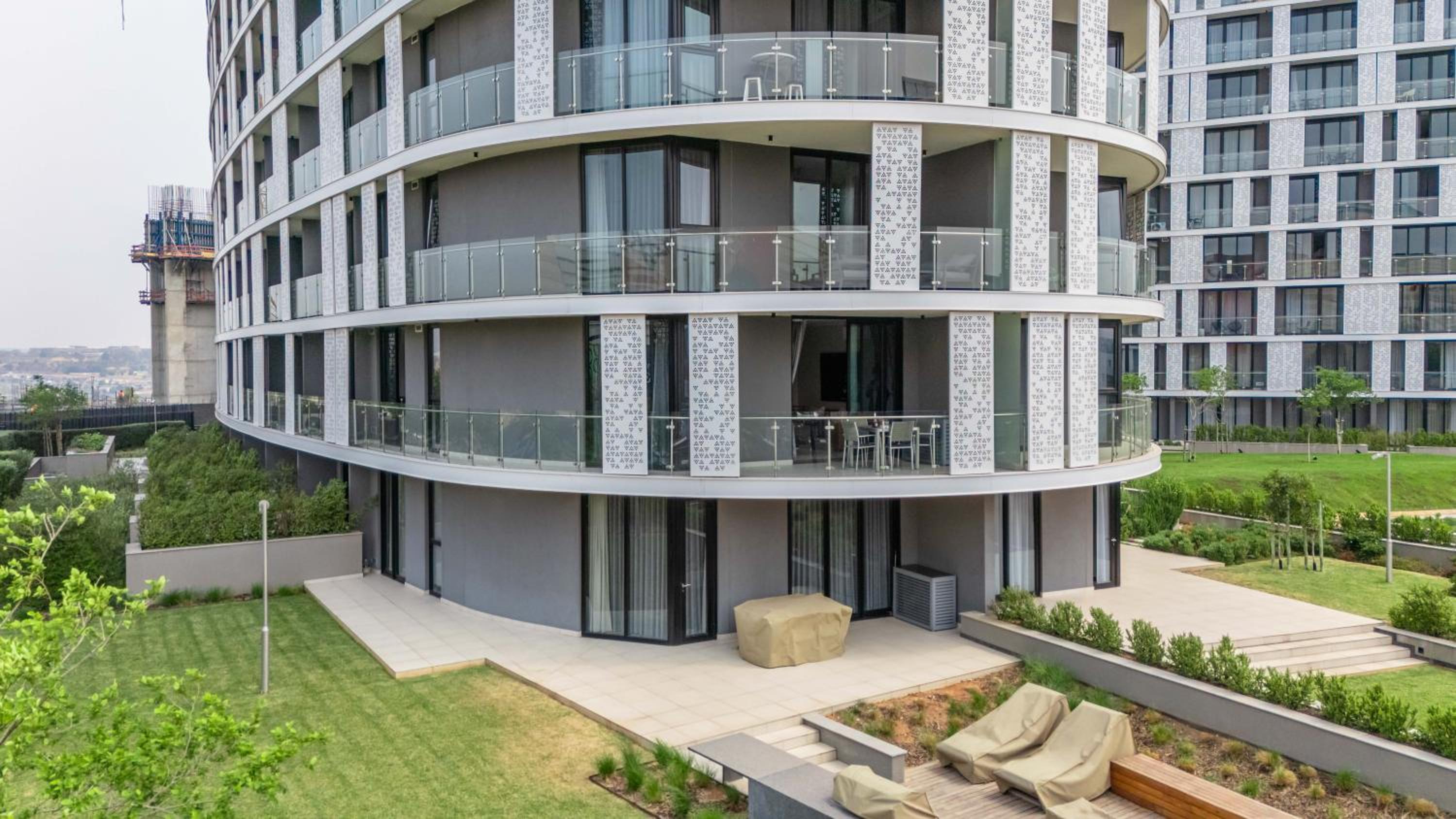 Hotel 2 Bed Luxury Apartment, Ellipse, Waterfall - Image 1