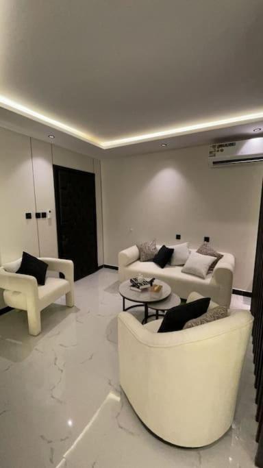 Modern studio Self entry