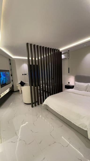 Modern studio Self entry