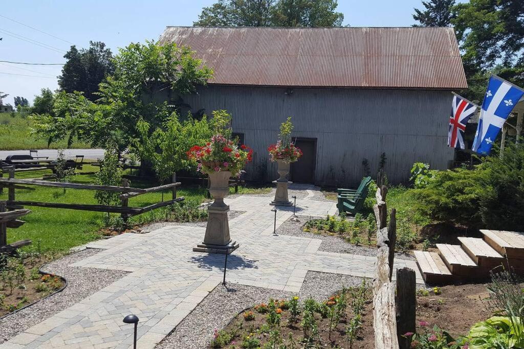 Gate House Comfort plus own lake access, dock, 4 mins to beach
