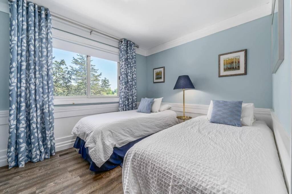 Gate House Comfort plus own lake access, dock, 4 mins to beach