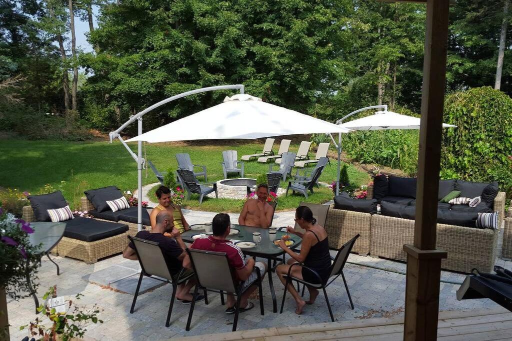 Gate House Comfort plus own lake access, dock, 4 mins to beach