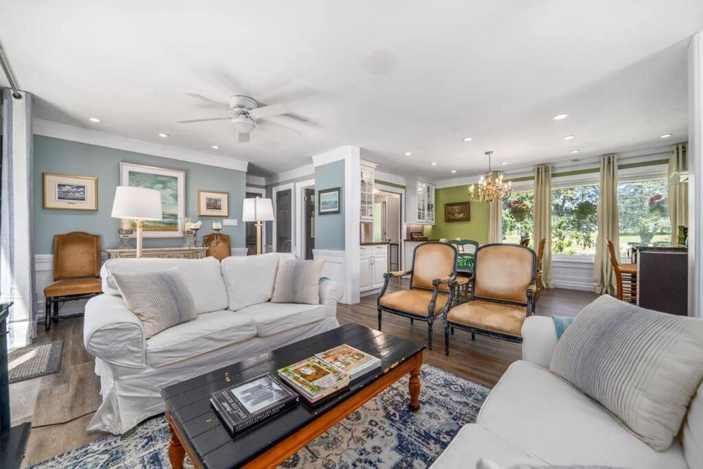 Gate House Comfort plus own lake access, dock, 4 mins to beach