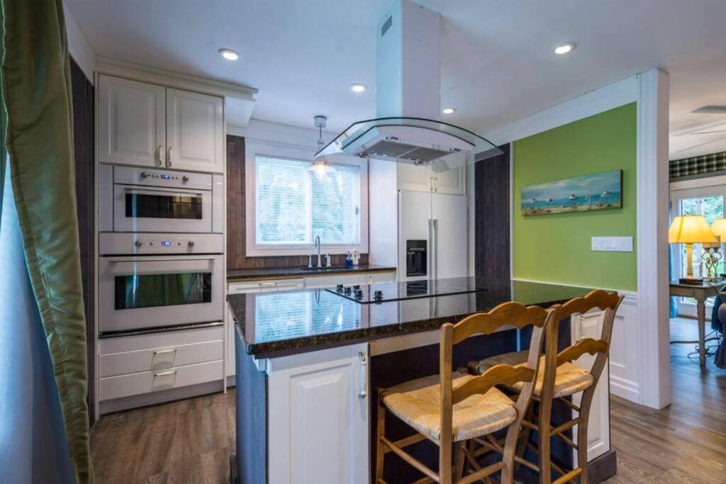 Gate House Comfort plus own lake access, dock, 4 mins to beach