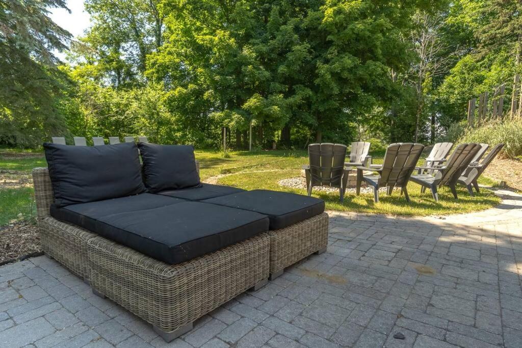 Gate House Comfort plus own lake access, dock, 4 mins to beach