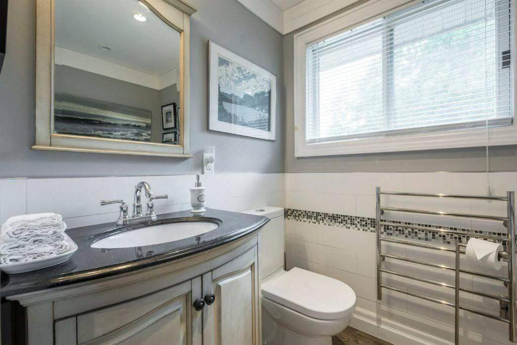 Gate House Comfort plus own lake access, dock, 4 mins to beach