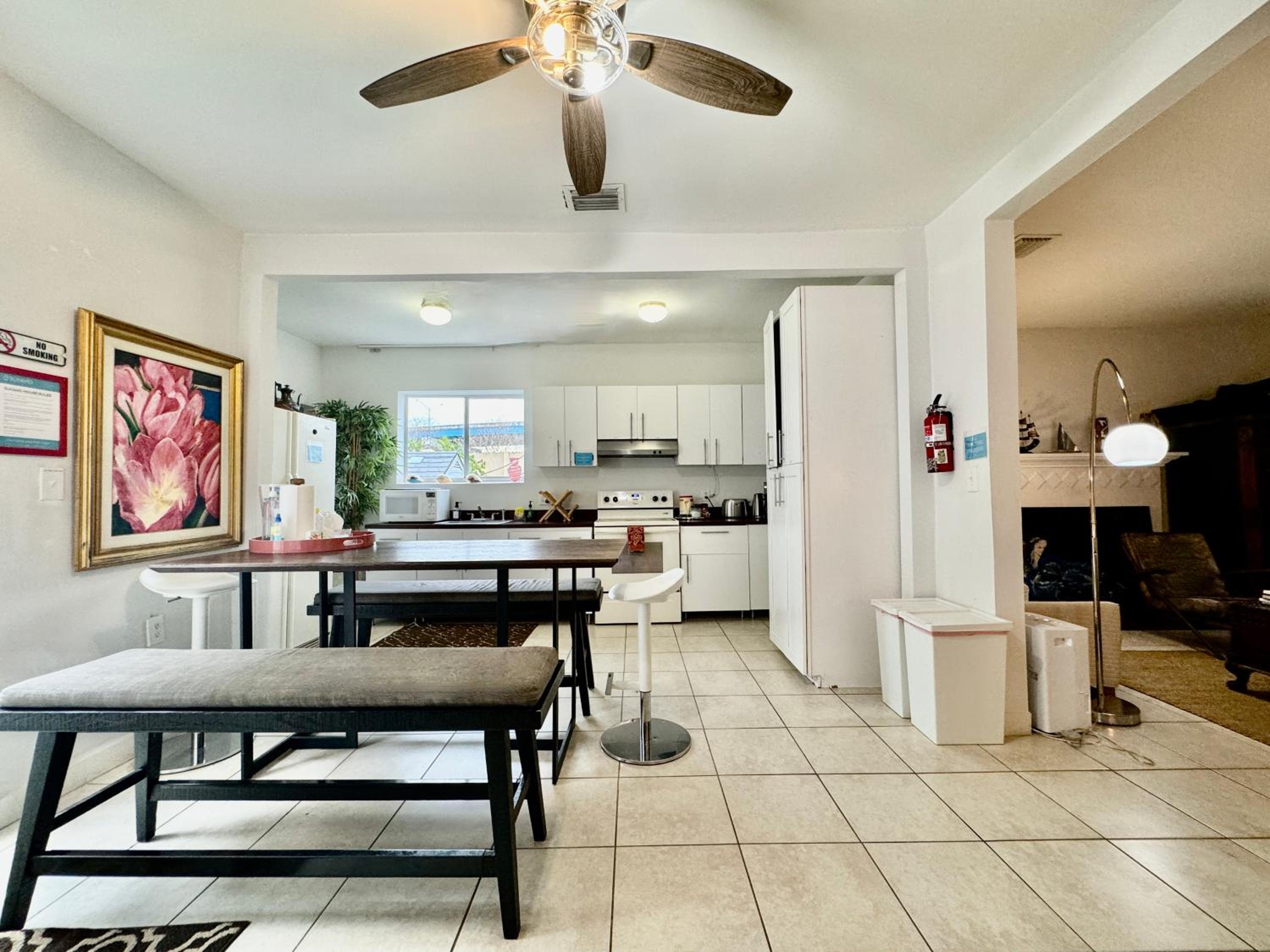 Private Rooms at Miami, Buena Vista with Parking