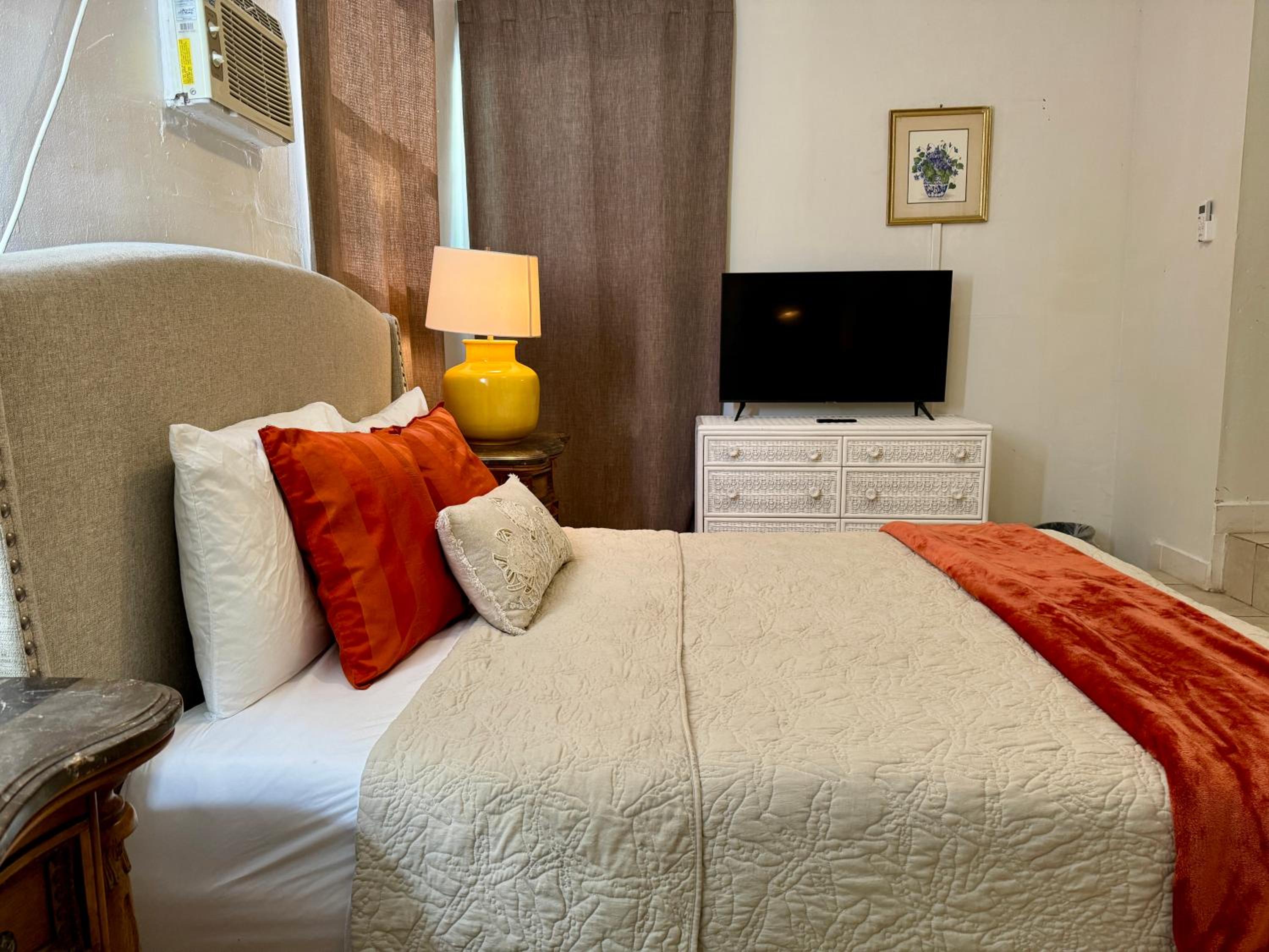 Private Rooms at Miami, Buena Vista with Parking