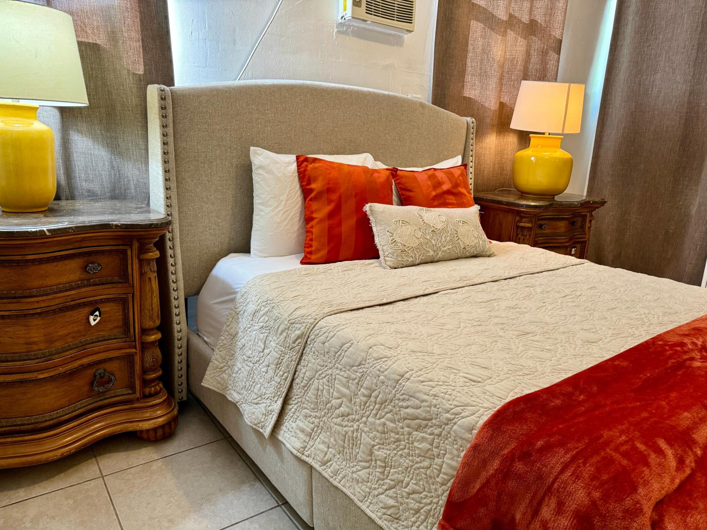 Private Rooms at Miami, Buena Vista with Parking