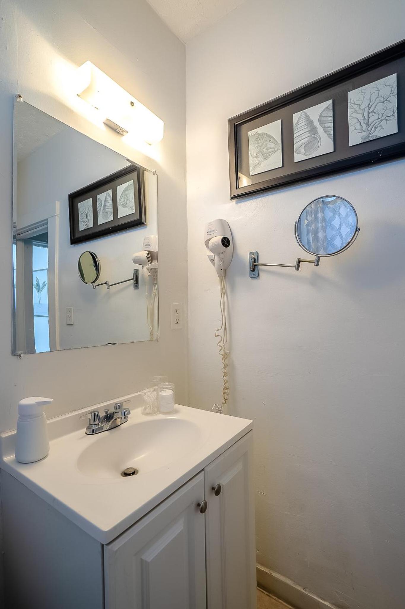 Private Rooms at Miami, Buena Vista with Parking