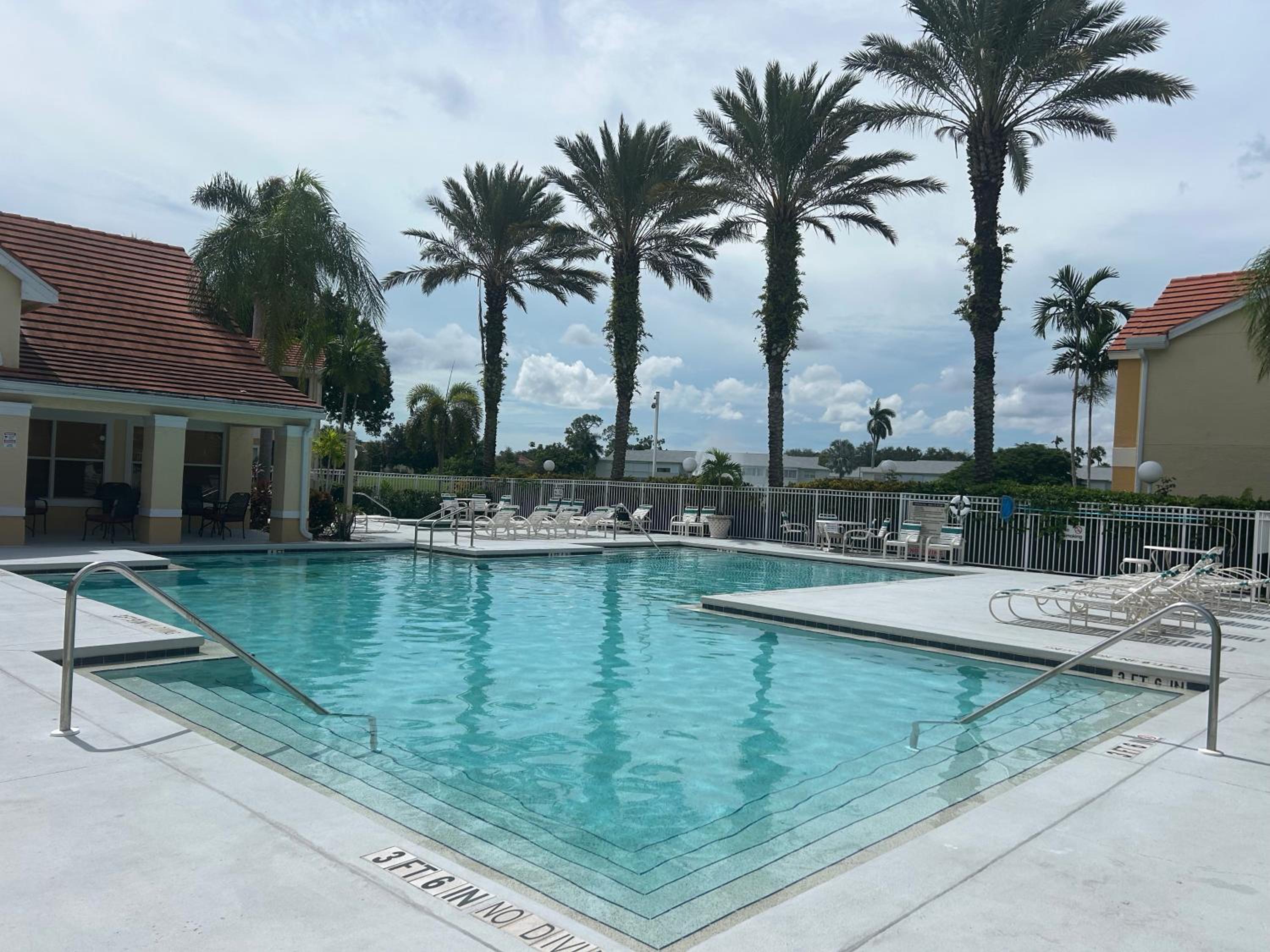 Beautiful two master bedroom condo in Fort Myers, Venetian Palms condominium view 4