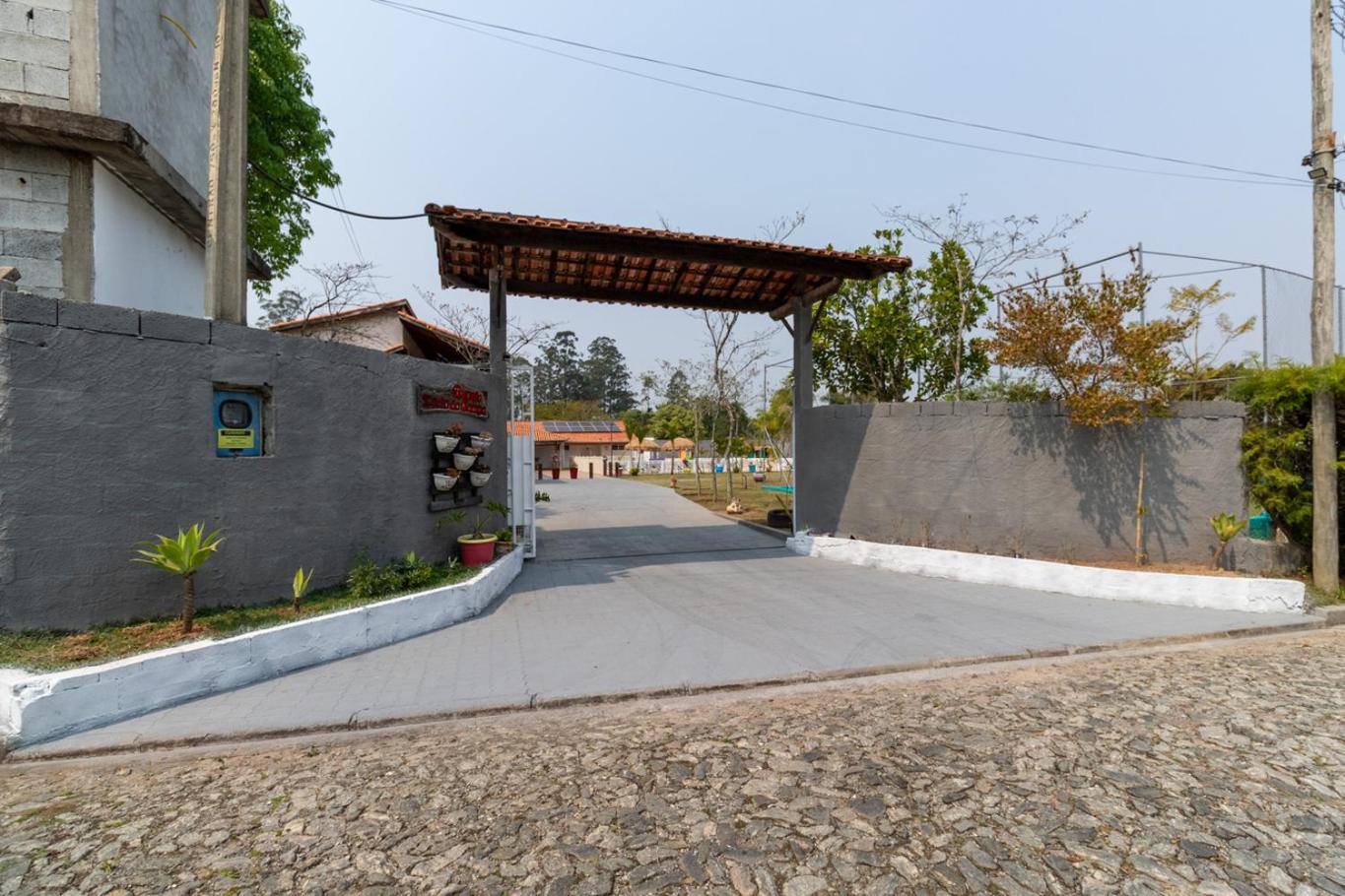 Casa de campo com piscina em Guararema SP