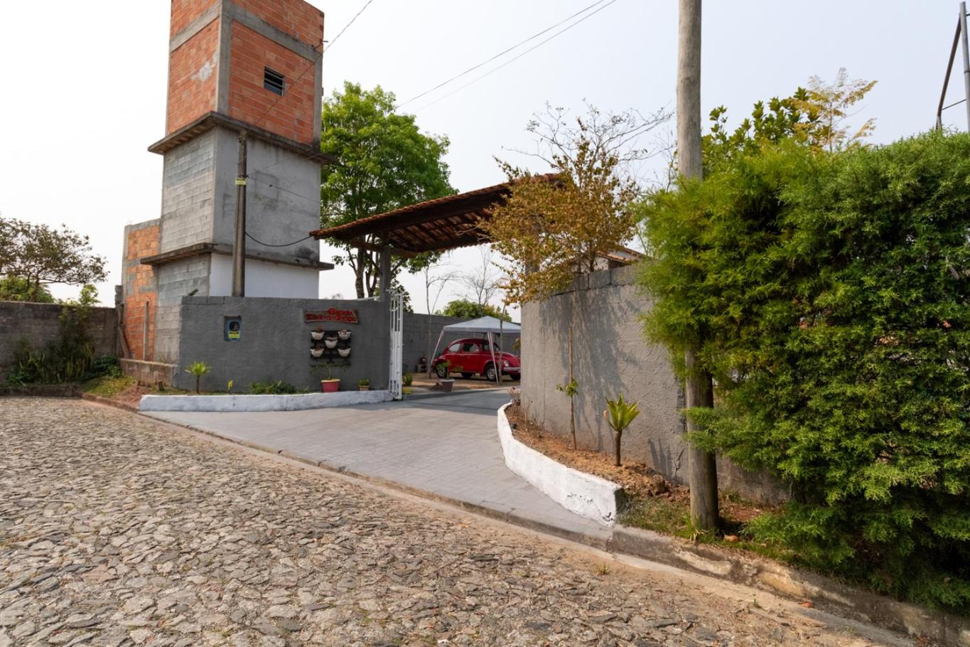 Casa de campo com piscina em Guararema SP