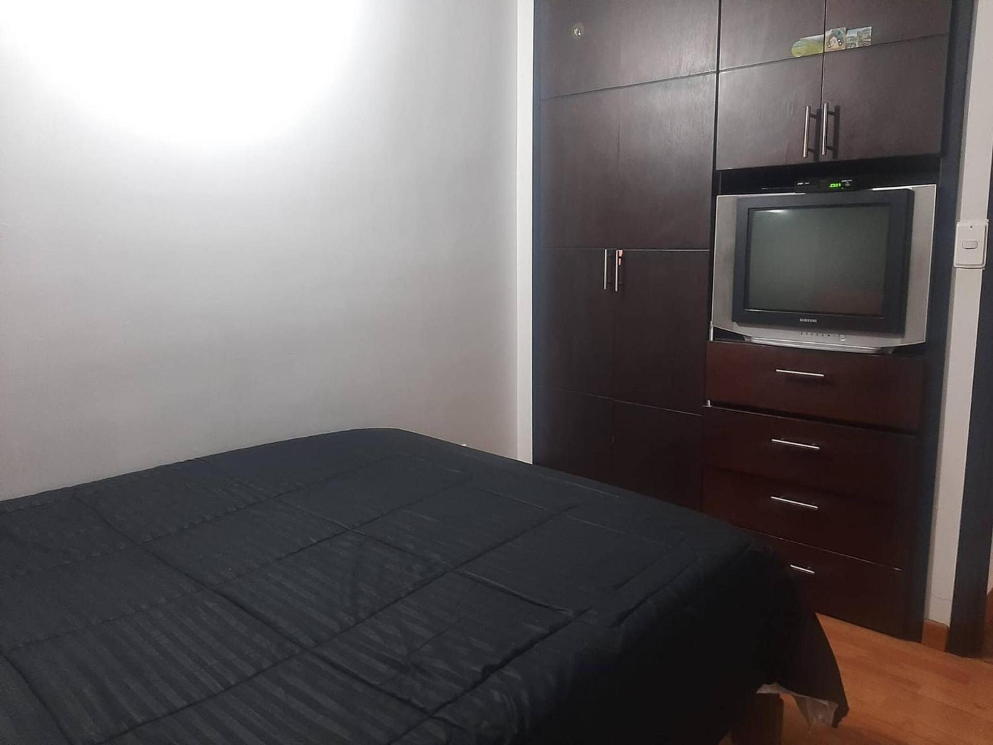 Room in Guest room - Cerca A La Embajada Familiar