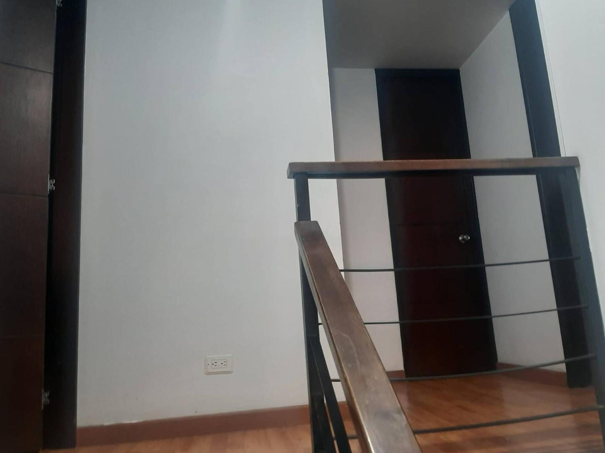 Room in Guest room - Cerca A La Embajada Familiar
