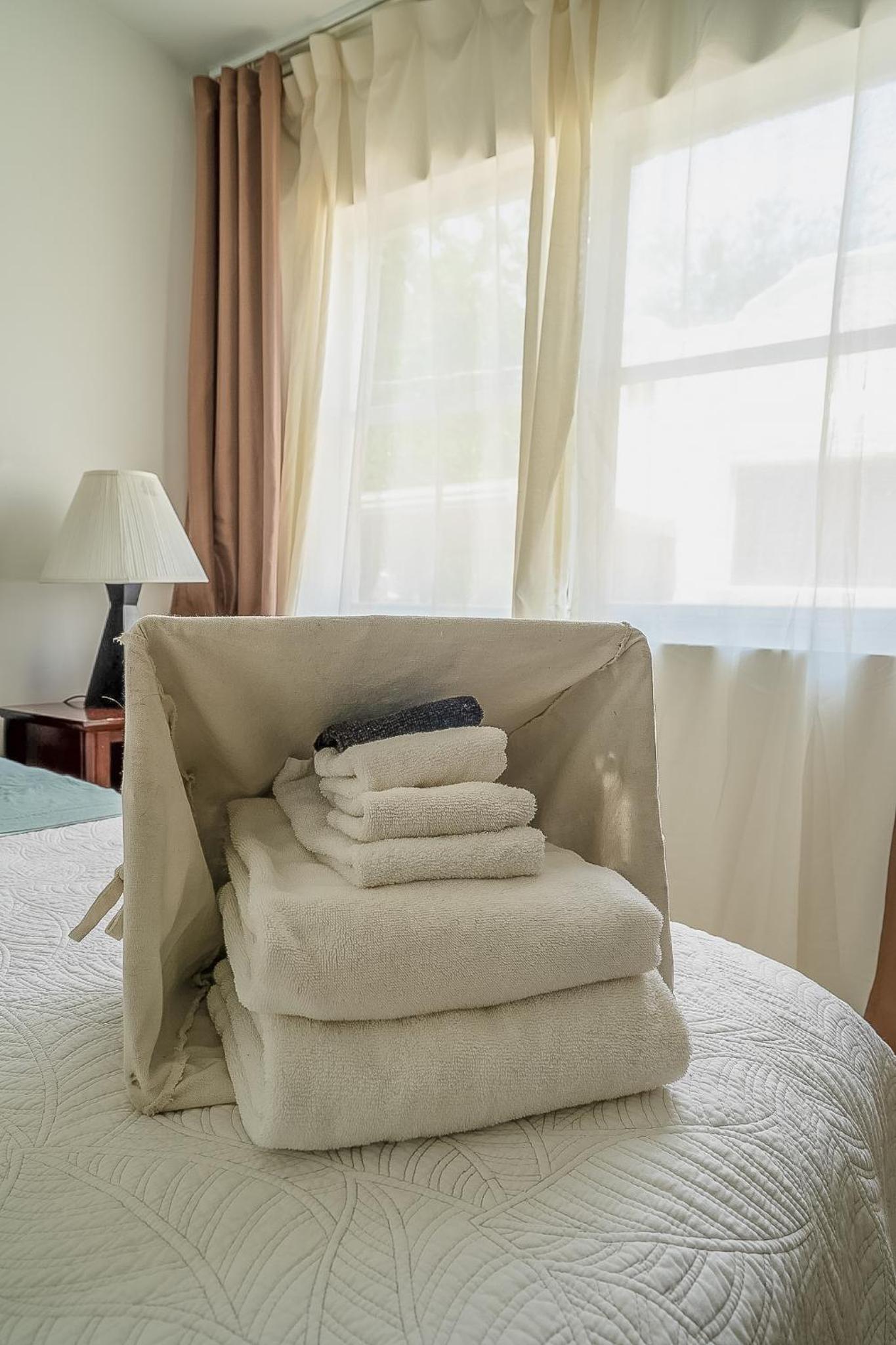 Private Rooms at Miami, Buena Vista with Parking
