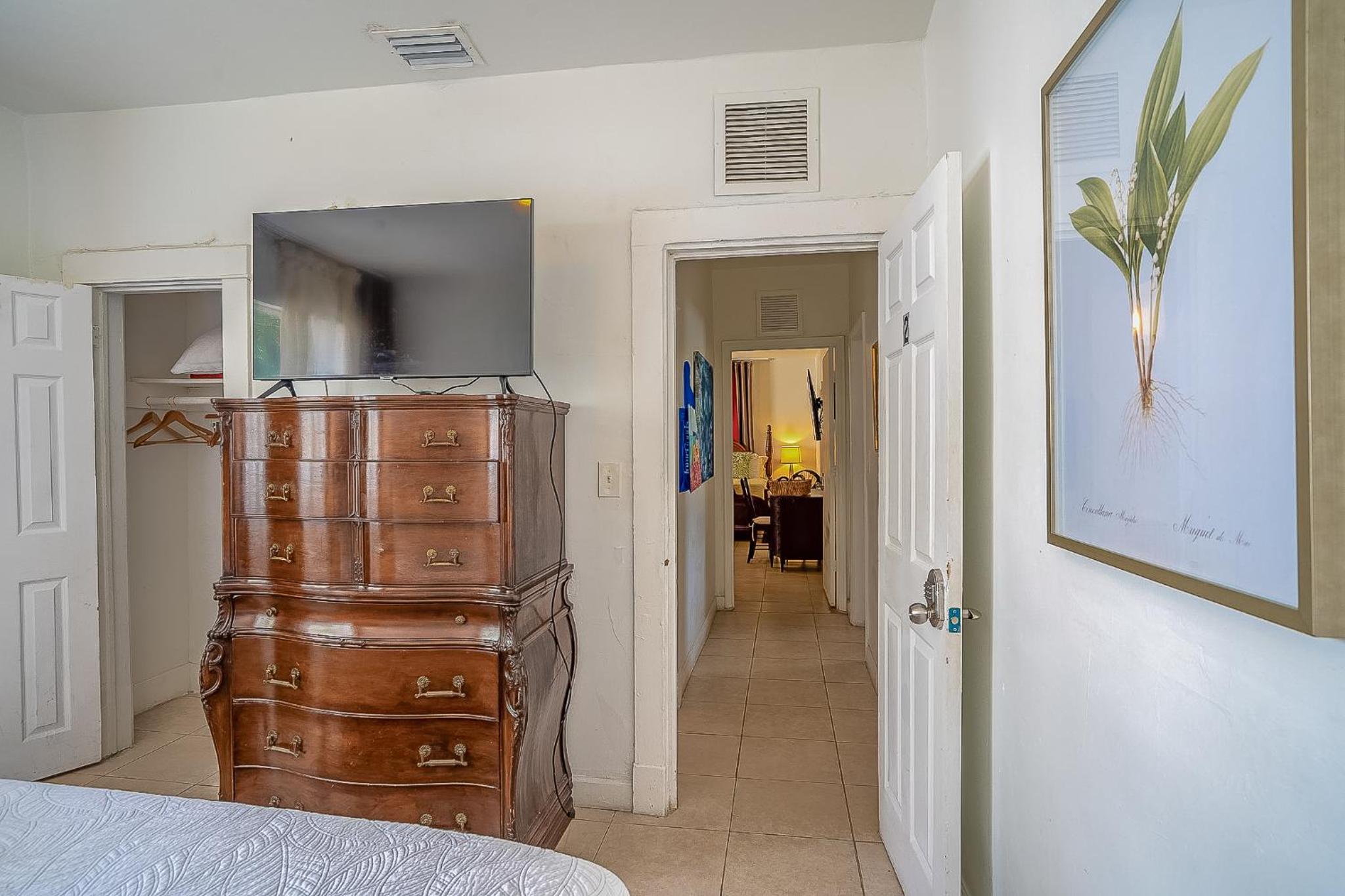 Private Rooms at Miami, Buena Vista with Parking