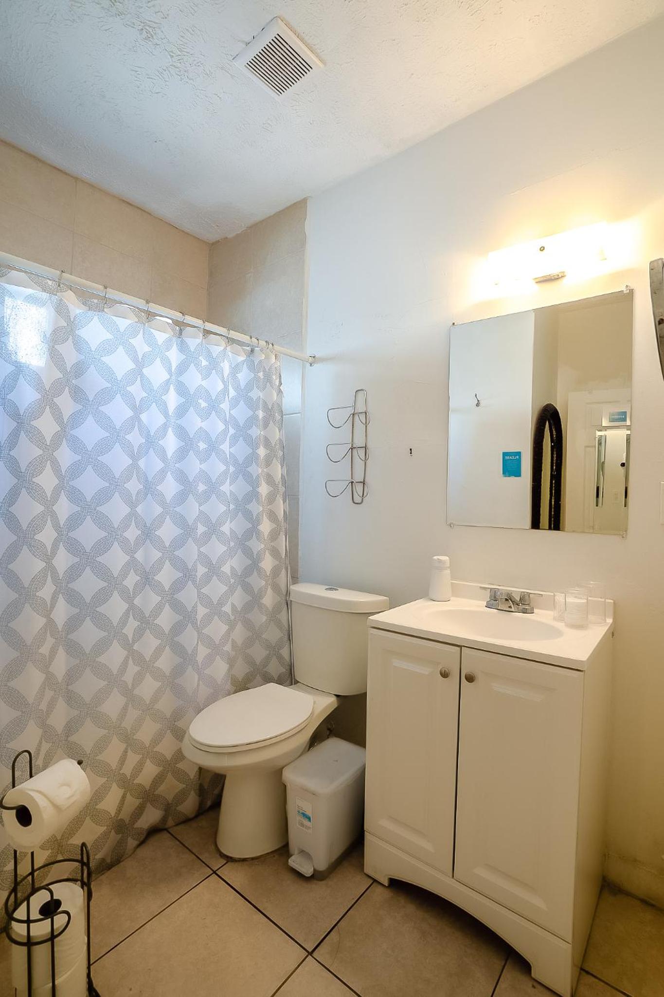 Private Rooms at Miami, Buena Vista with Parking