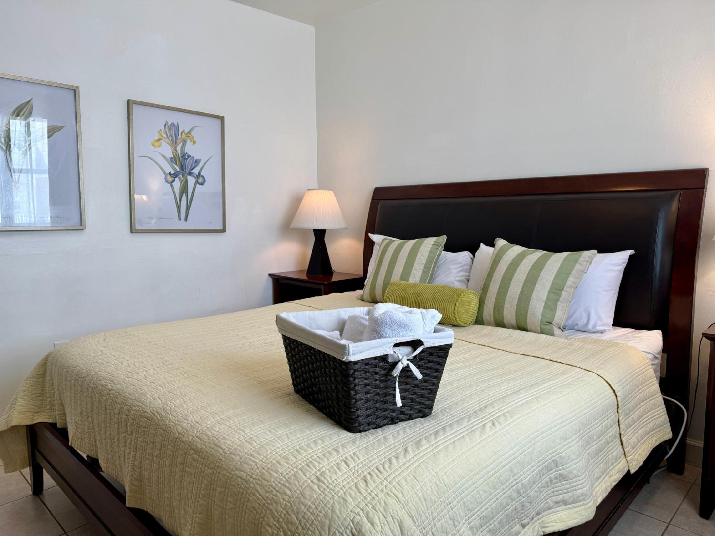 Private Rooms at Miami, Buena Vista with Parking