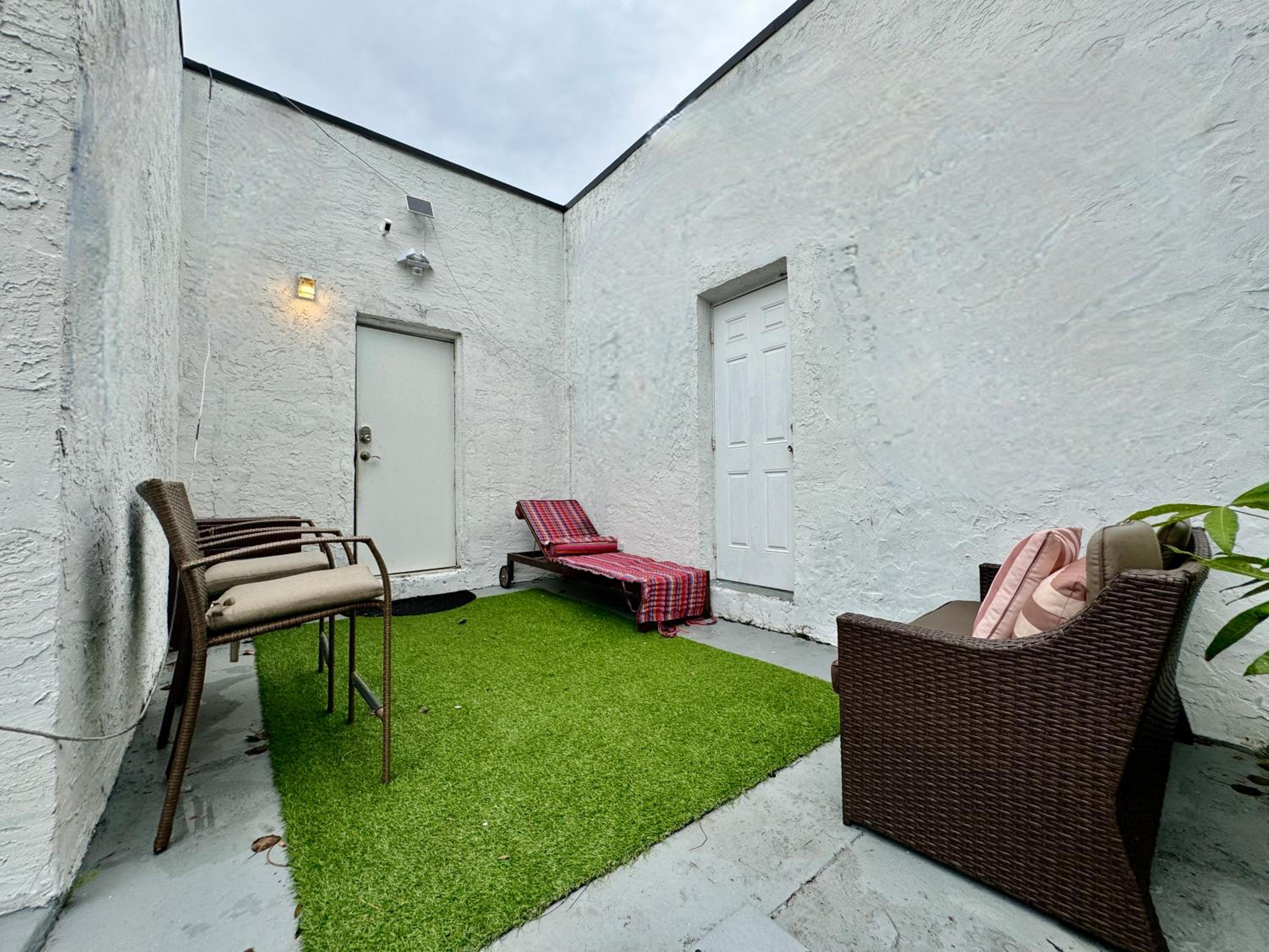Private Rooms at Miami, Buena Vista with Parking