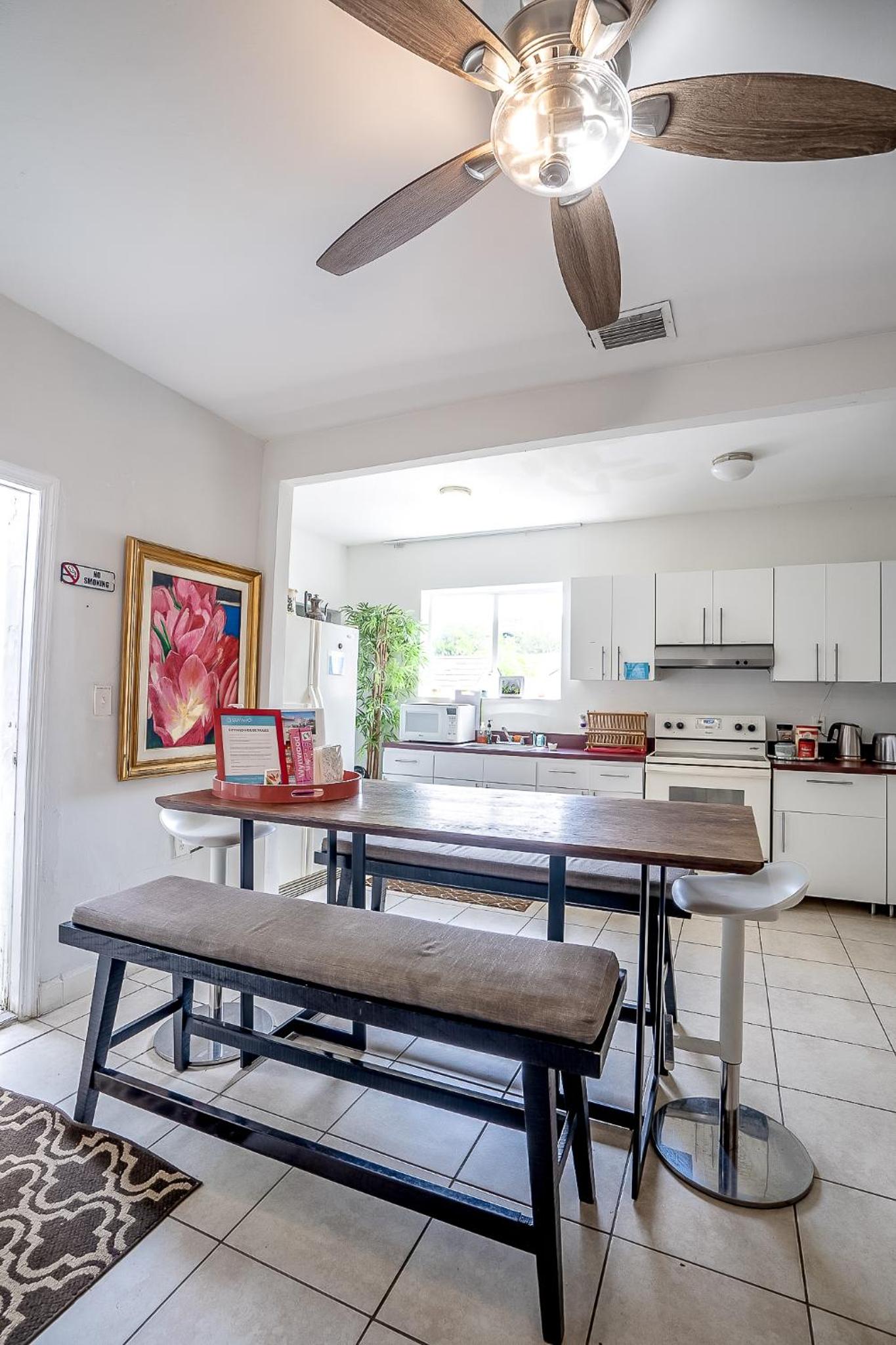Private Rooms at Miami, Buena Vista with Parking