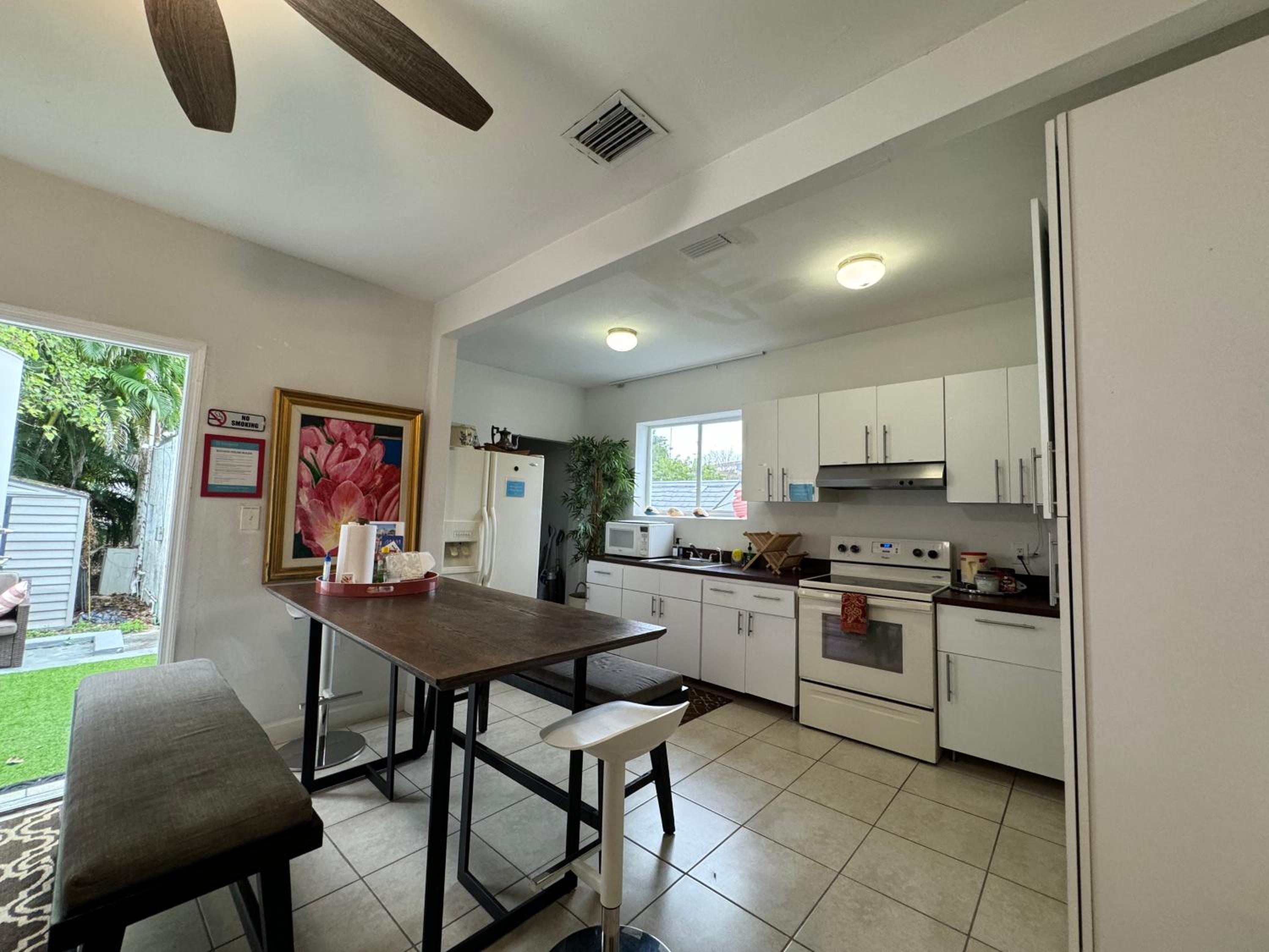 Private Rooms at Miami, Buena Vista with Parking