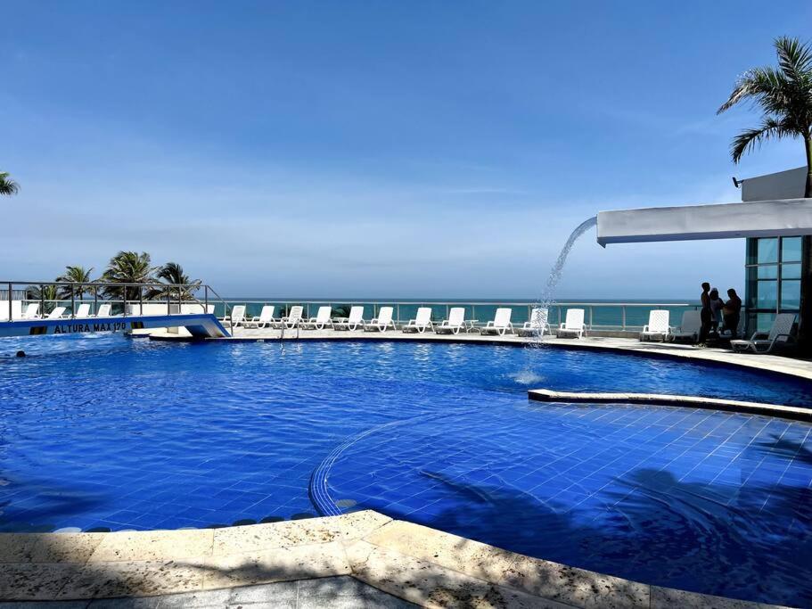Bocagrande y Marbella frente al mar,piscina
